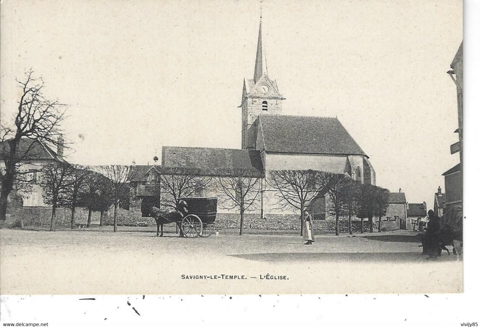 77 - SAVIGNY LE TEMPLE - T.Belle Vue Animée De L'Eglise ( Calèche ) - Carte Précurseur ) - Savigny Le Temple