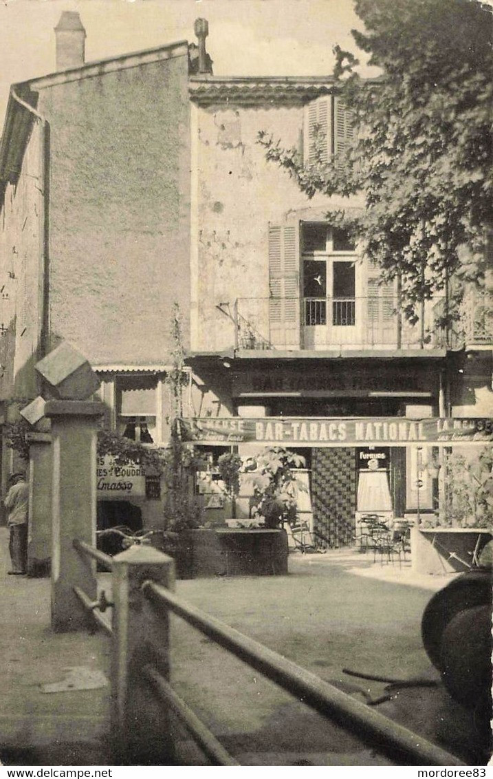 CPSM / CARCES / PLACE DE LA MAIRIE - BAR -TABAC CHAUVIN - Carces