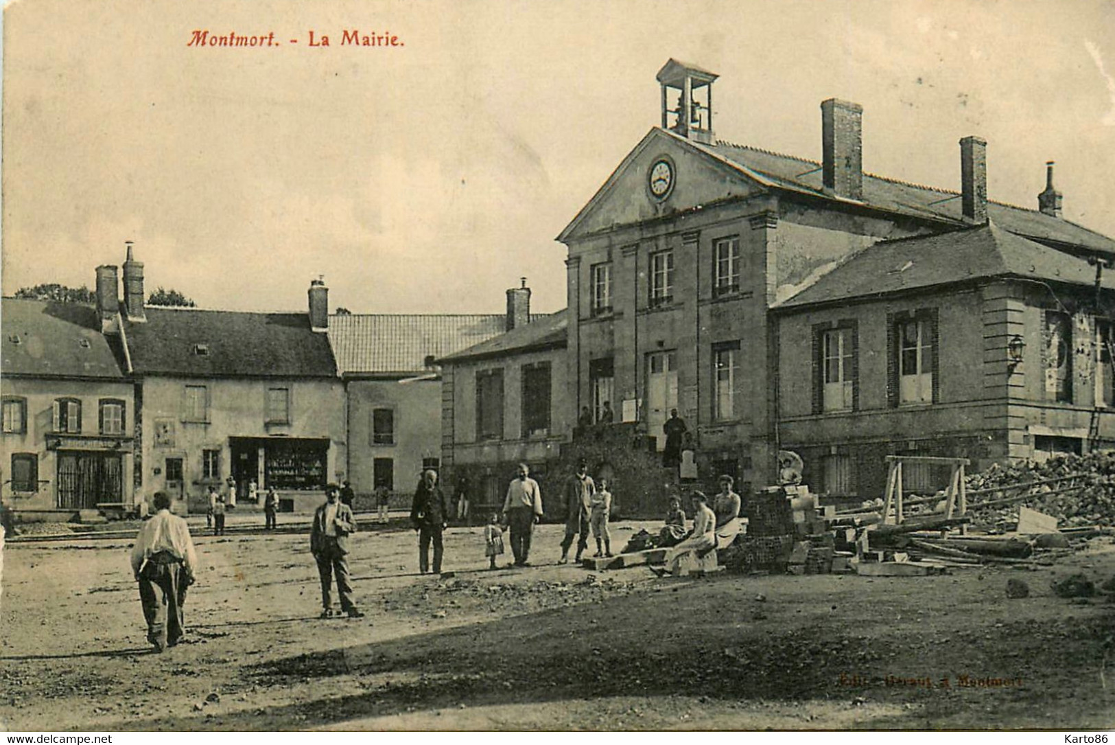 Montmort * Place De La Mairie Du Village * Travaux ! * Boucherie * Villageois - Montmort Lucy