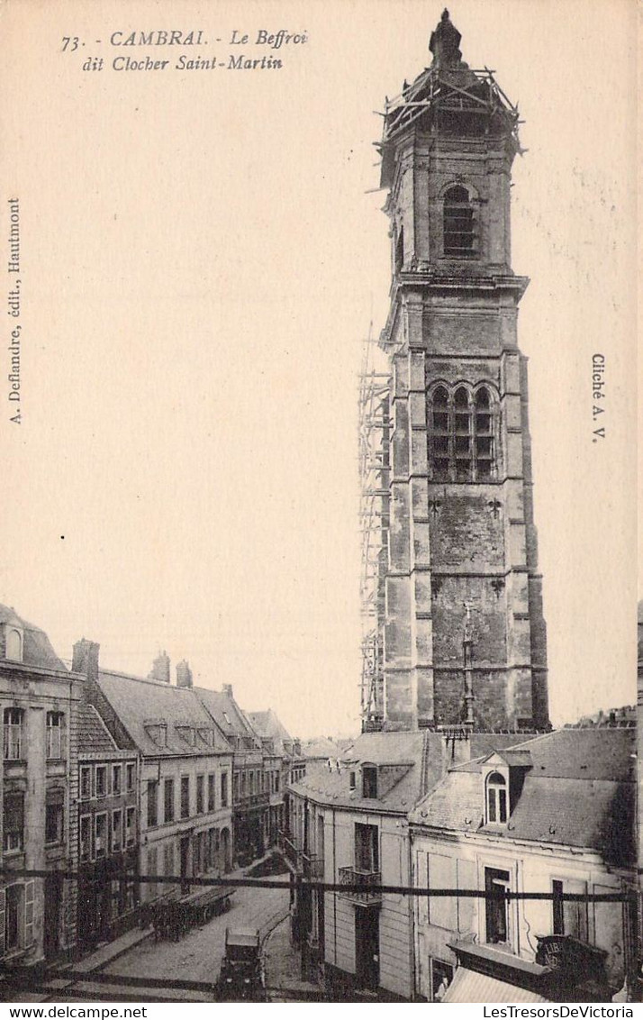 CPA - 59 - CAMBRAI - LE BEFFROI - Vieux Véhicule - Cambrai