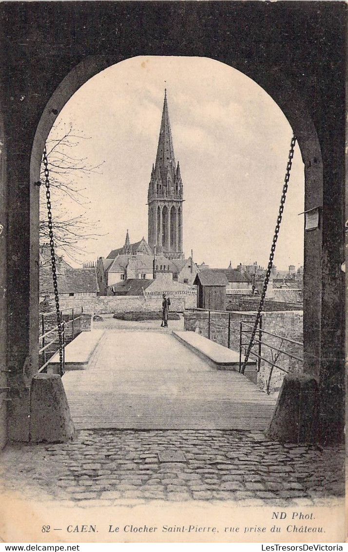 CPA - 14 - CAEN - Le Clocher Saint Pierre, Vue Prise Du Chateau - Caen