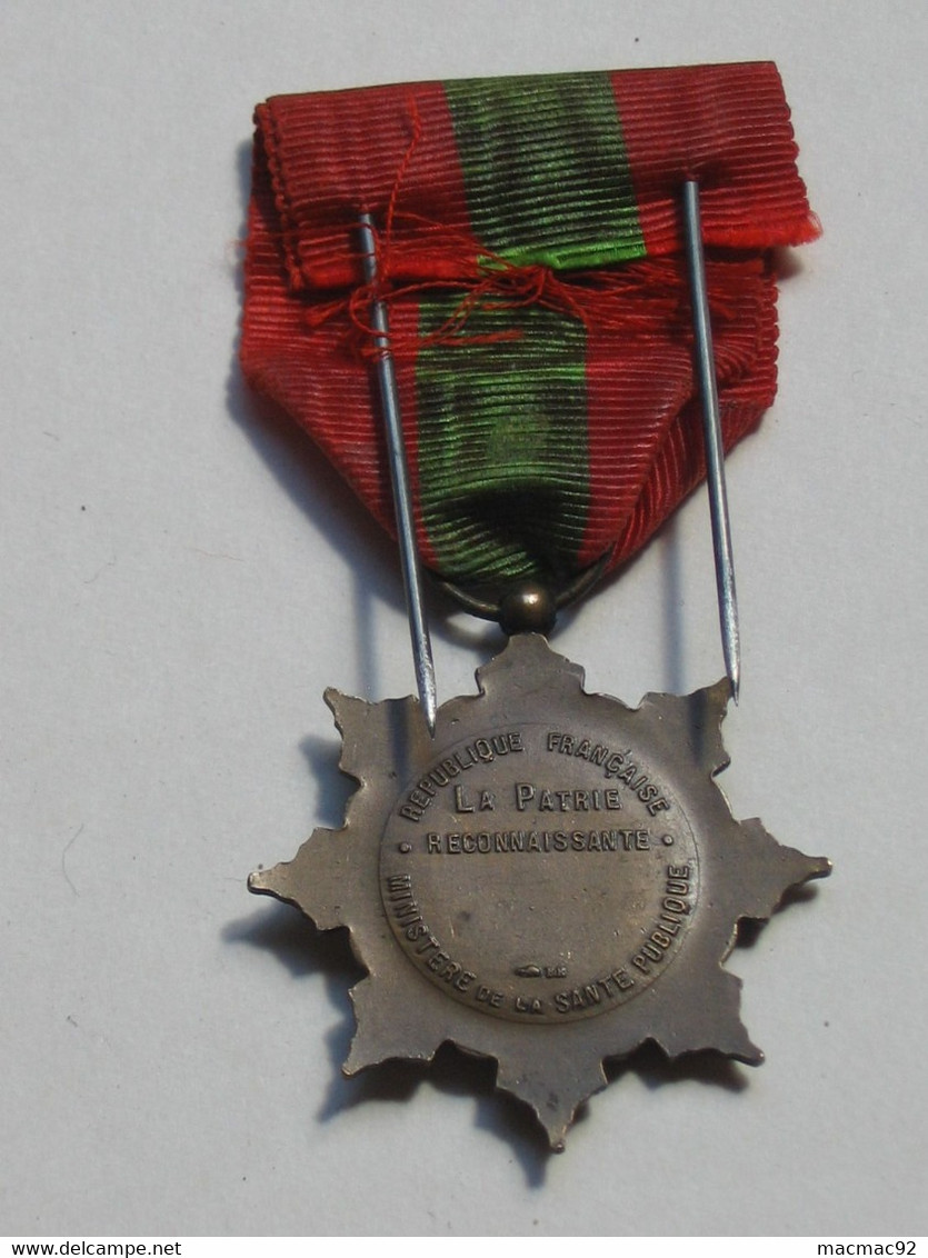 Médaille / Décoration - La Patrie Reconnaissante - Ministere De La Sante Publique   **** EN ACHAT IMMEDIAT **** - France