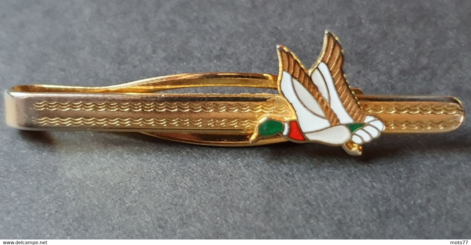 Ancienne BROCHE à Cravate " Canard " - Environ L.5.5 Cm Et H.1.5 Cm - Métal Doré Et Peint ? - Vers 1980 - Sonstige & Ohne Zuordnung