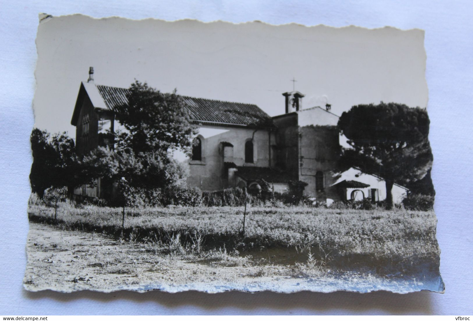 Cpm, Cavalaire Sur Mer, La Corniche Des Maures, L'église, Var 83 - Cavalaire-sur-Mer