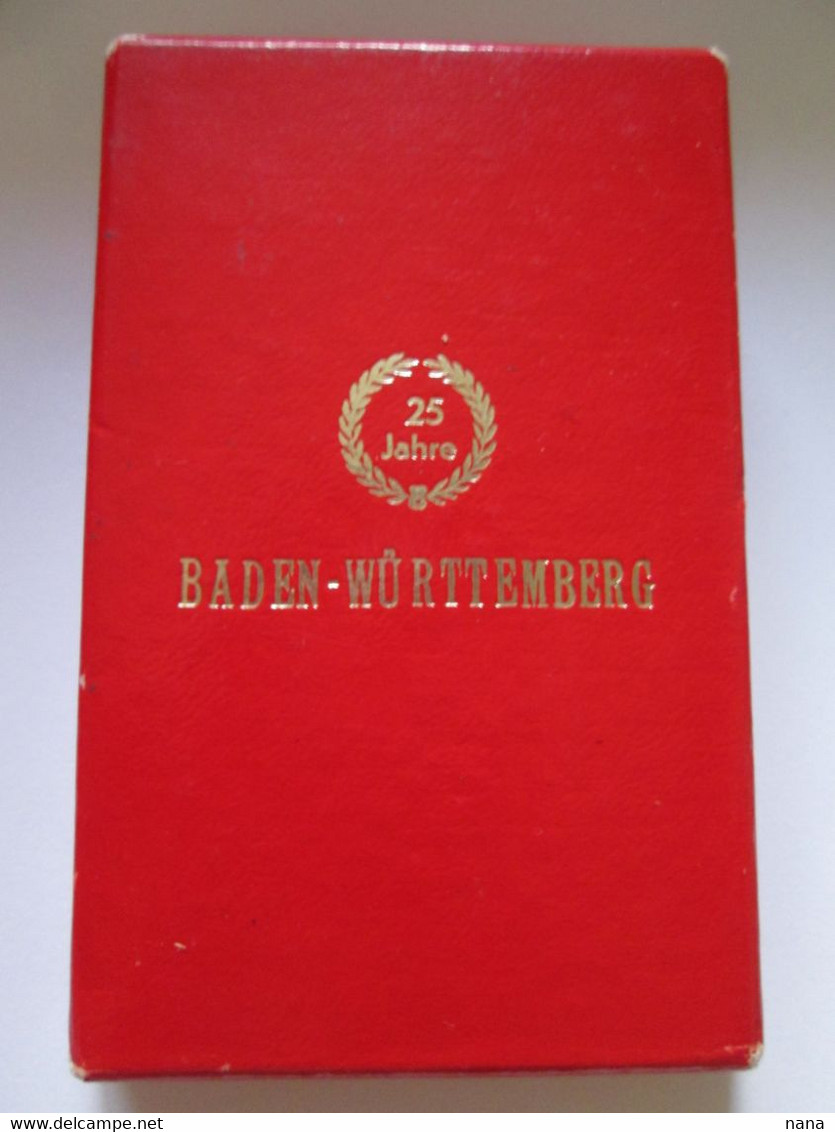 German Cross Medal 25 Years In The Service Of Firefighters Baden-Wurttemberg,in Original Box - Germania