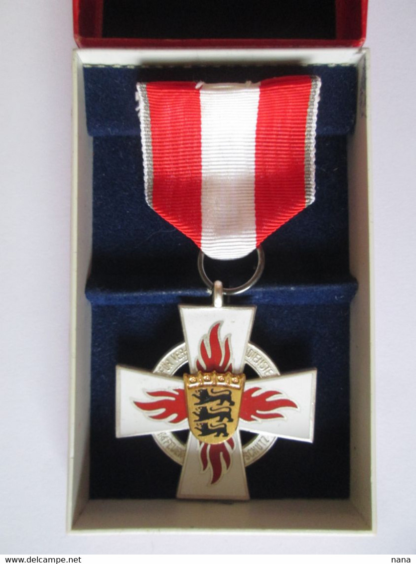 German Cross Medal 25 Years In The Service Of Firefighters Baden-Wurttemberg,in Original Box - Duitsland