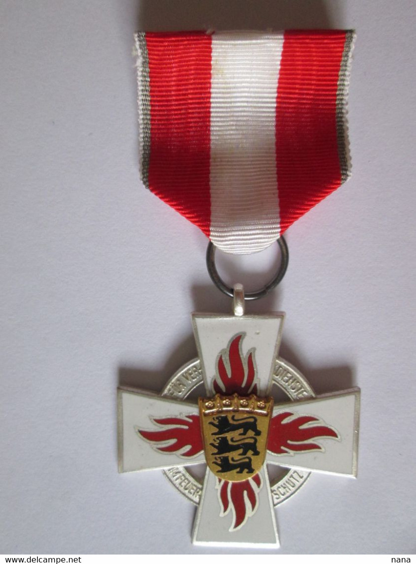 German Cross Medal 25 Years In The Service Of Firefighters Baden-Wurttemberg,in Original Box - Alemania