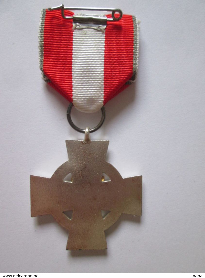 German Cross Medal 25 Years In The Service Of Firefighters Baden-Wurttemberg,in Original Box - Germany