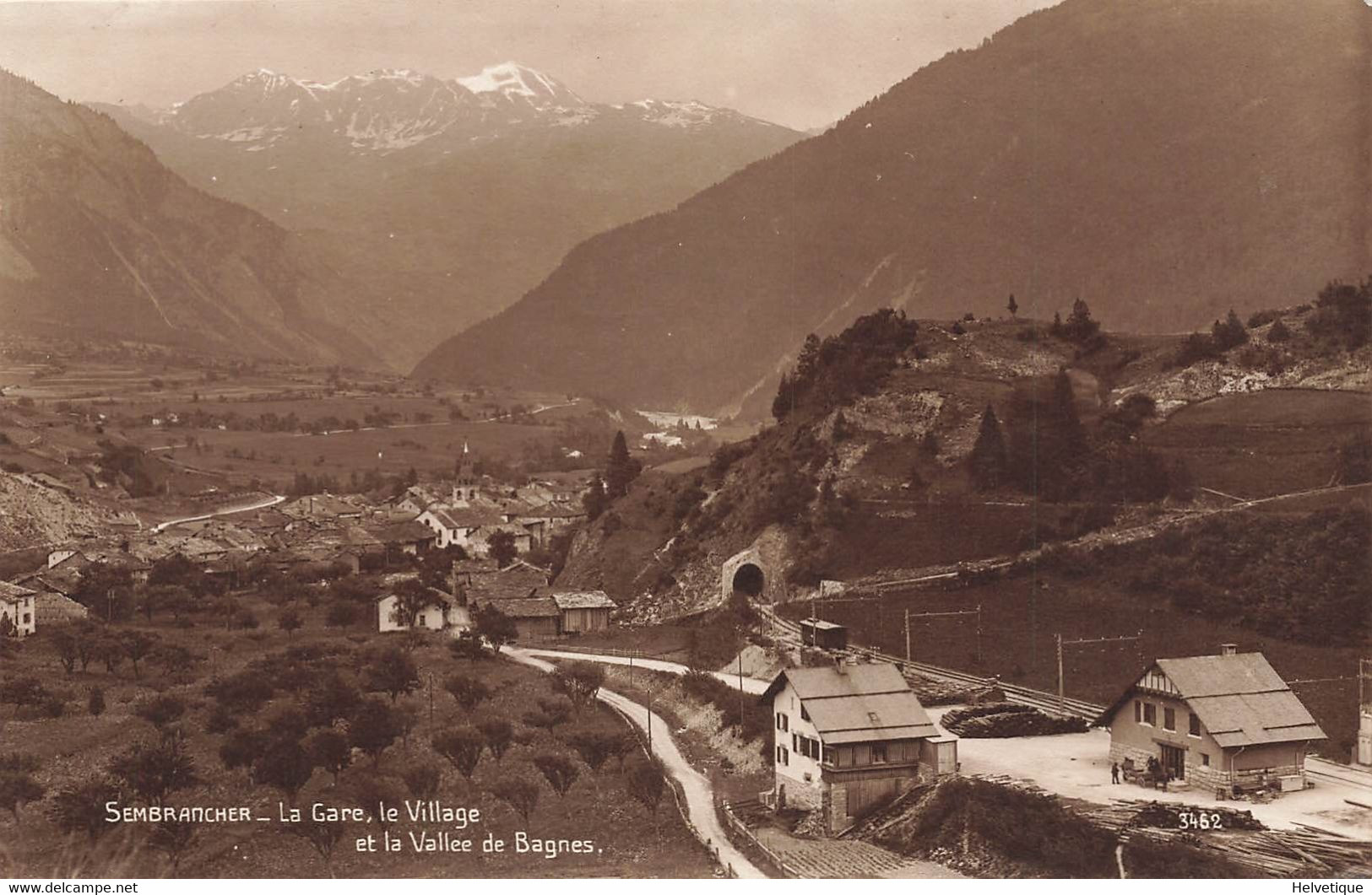 Sembrancher La Gare Le Village Et La Vallée De Bagnes Chemin De Fer Martigny Chatelard  Chamonix - Bagnes