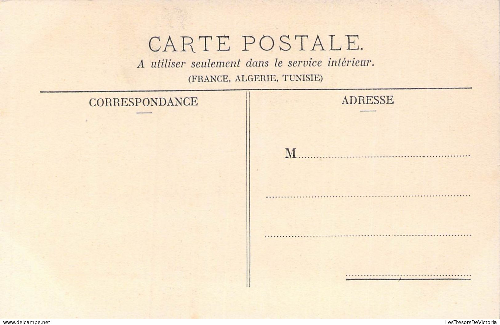 CPA - COUPLE - Fantaisie - Le Portier Entreprenant - Le Jeune Homme Cherche à Embrasser La Servante - Escalier - Paare