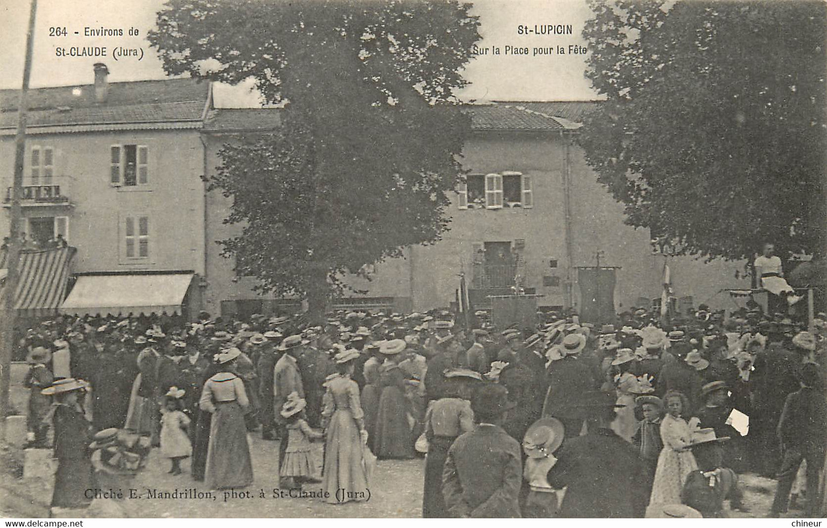 SAINT LUPICIN SUR LA PLACE POUR LA FETE - Autres & Non Classés