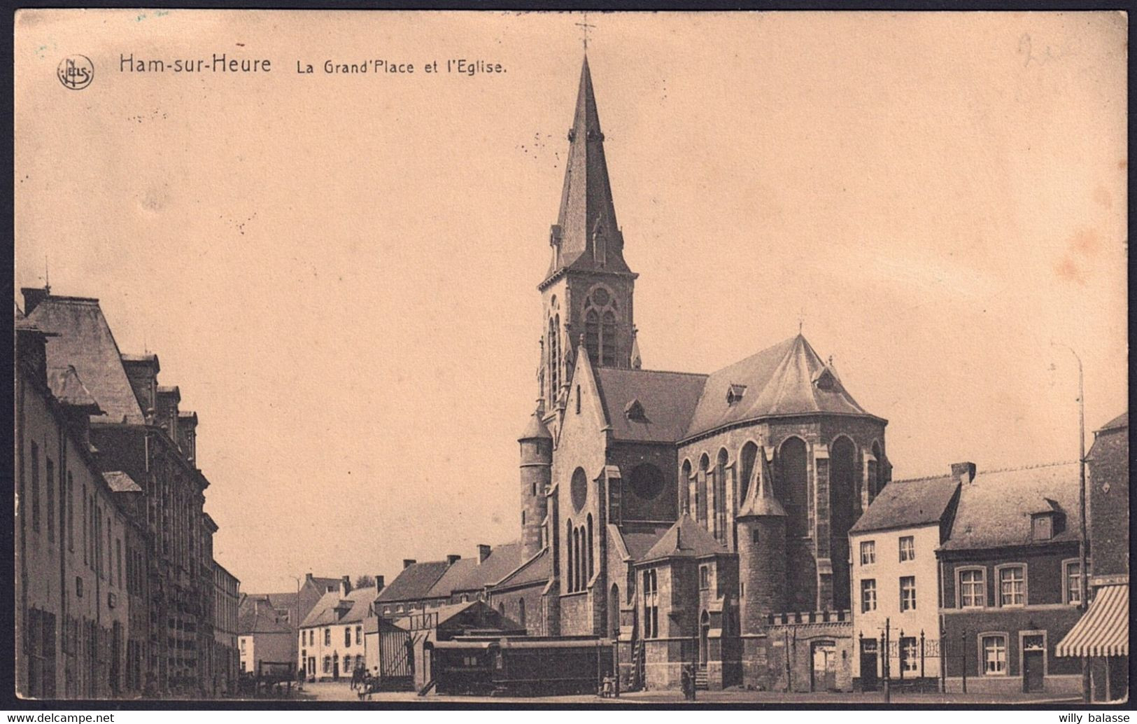 +++ CPA - HAM SUR HEURE - La Grand'Place Et Eglise  // - Ham-sur-Heure-Nalinnes