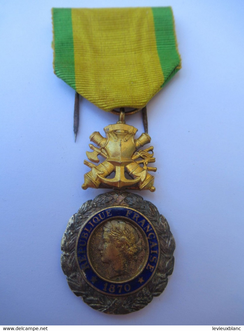 Médaille Militaire Ancienne / R F / Valeur Et Discipline / 1870 / Vers 1914-1918             MED415 - 1914-18