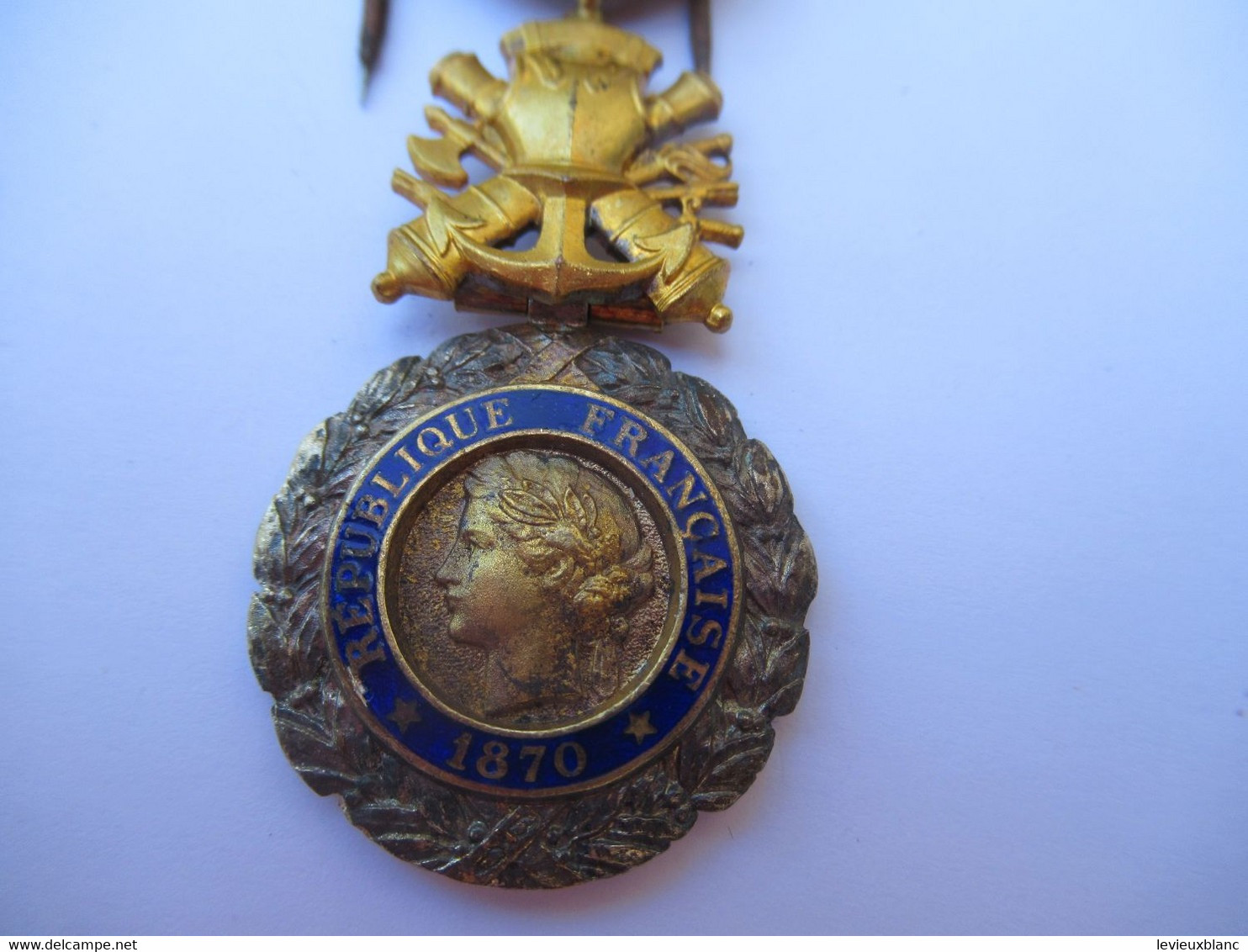 Médaille Militaire Ancienne / R F / Valeur Et Discipline / 1870 / Vers 1914-1918             MED415 - 1914-18