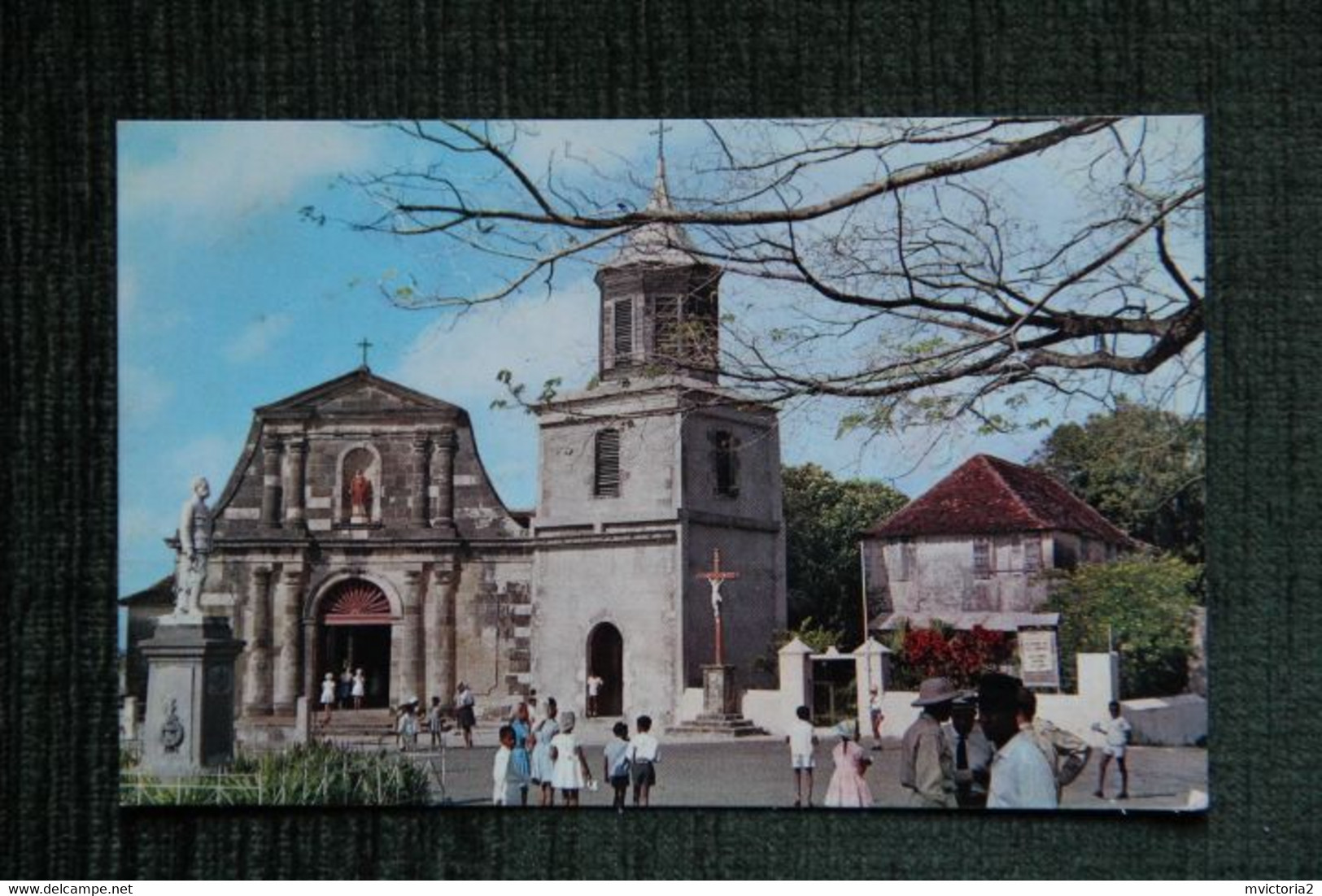 MARTINIQUE : MARIN, L'Eglise , La Place Et La Statue Du Poète DUQUESNAY - Le Marin