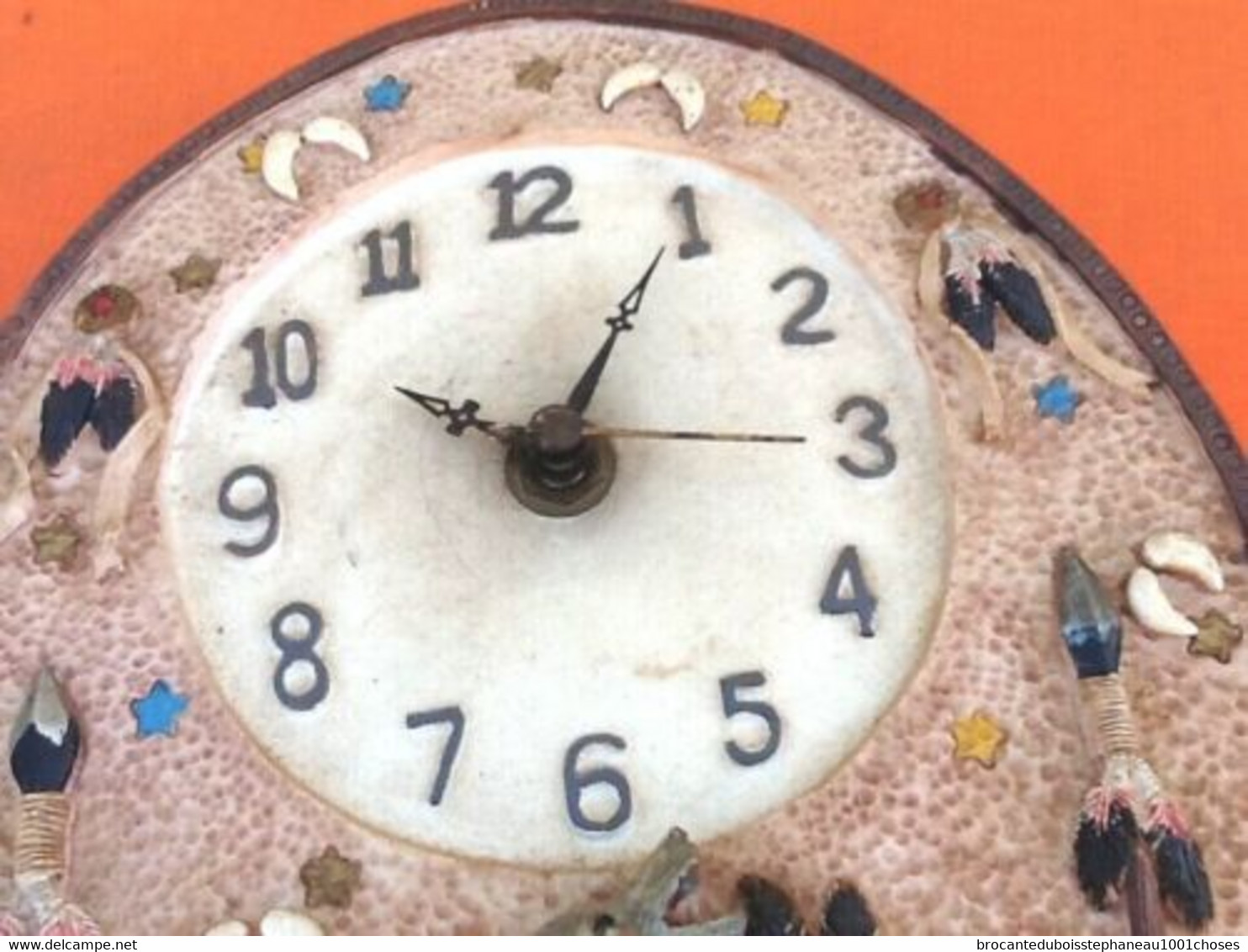 Pendule / Horloge Murale En Résine  Forme Ovale   Décor Indien  (230x135)mm - Clocks