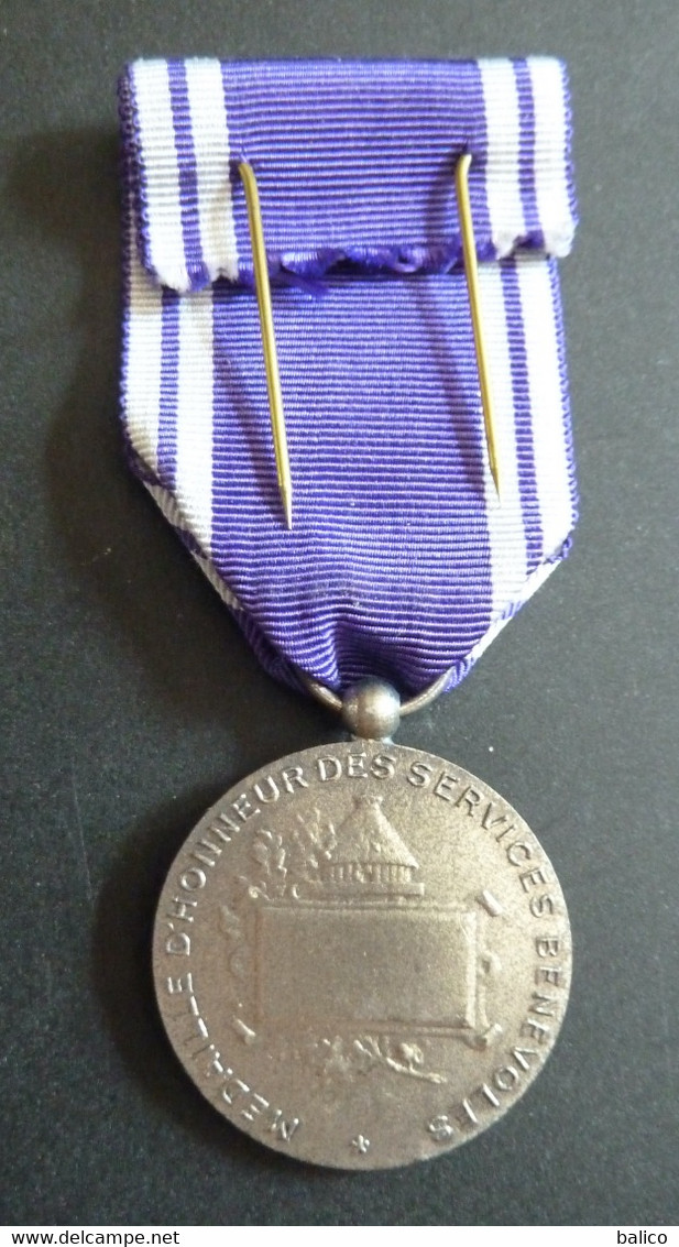 Médaille D'Honneur Des Services Bénévoles - Professionnels / De Société