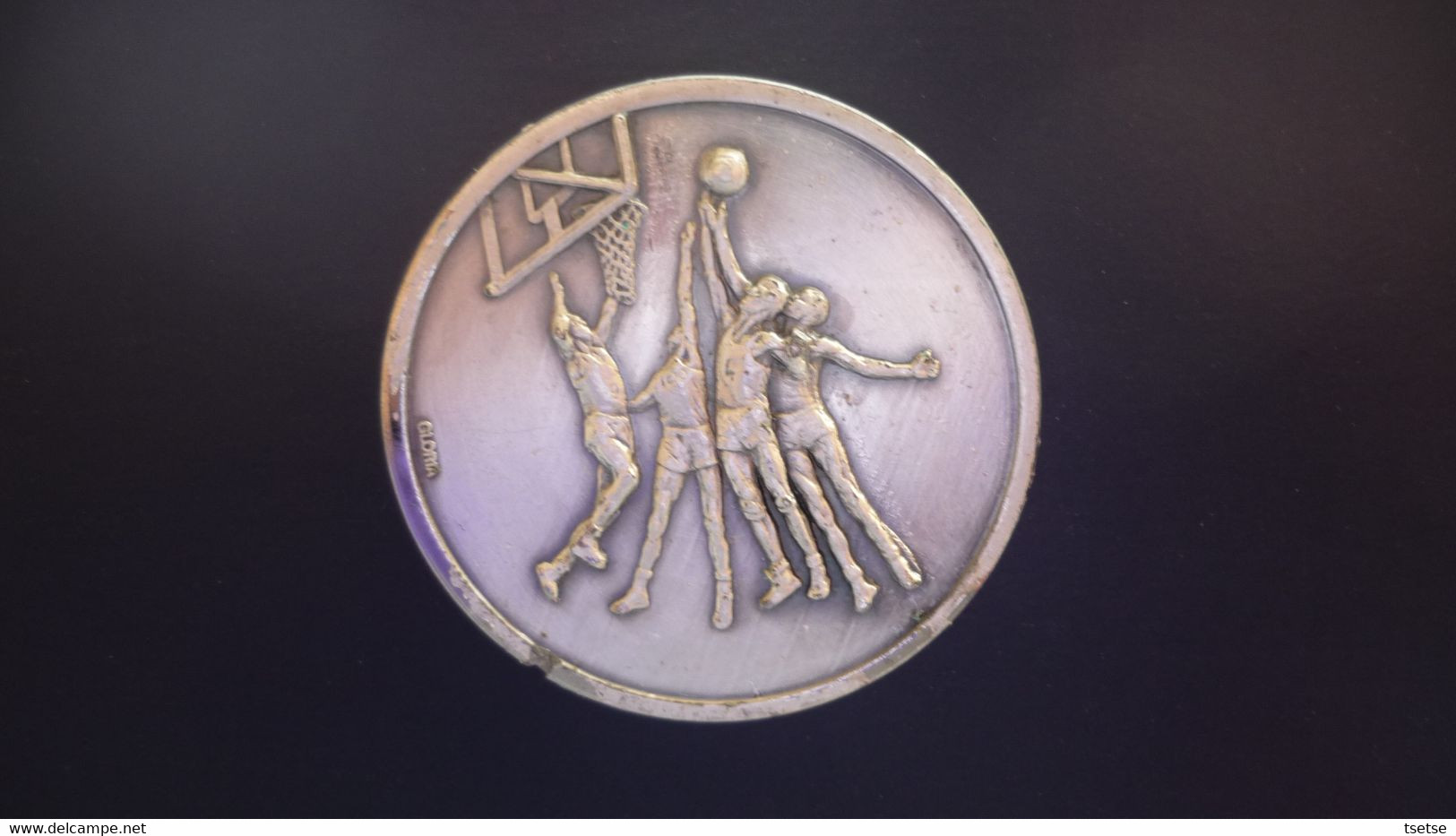 Médaille , Métal Argenté - Basketball, Signée : Gloria Ø 6,7 Cm - Other & Unclassified