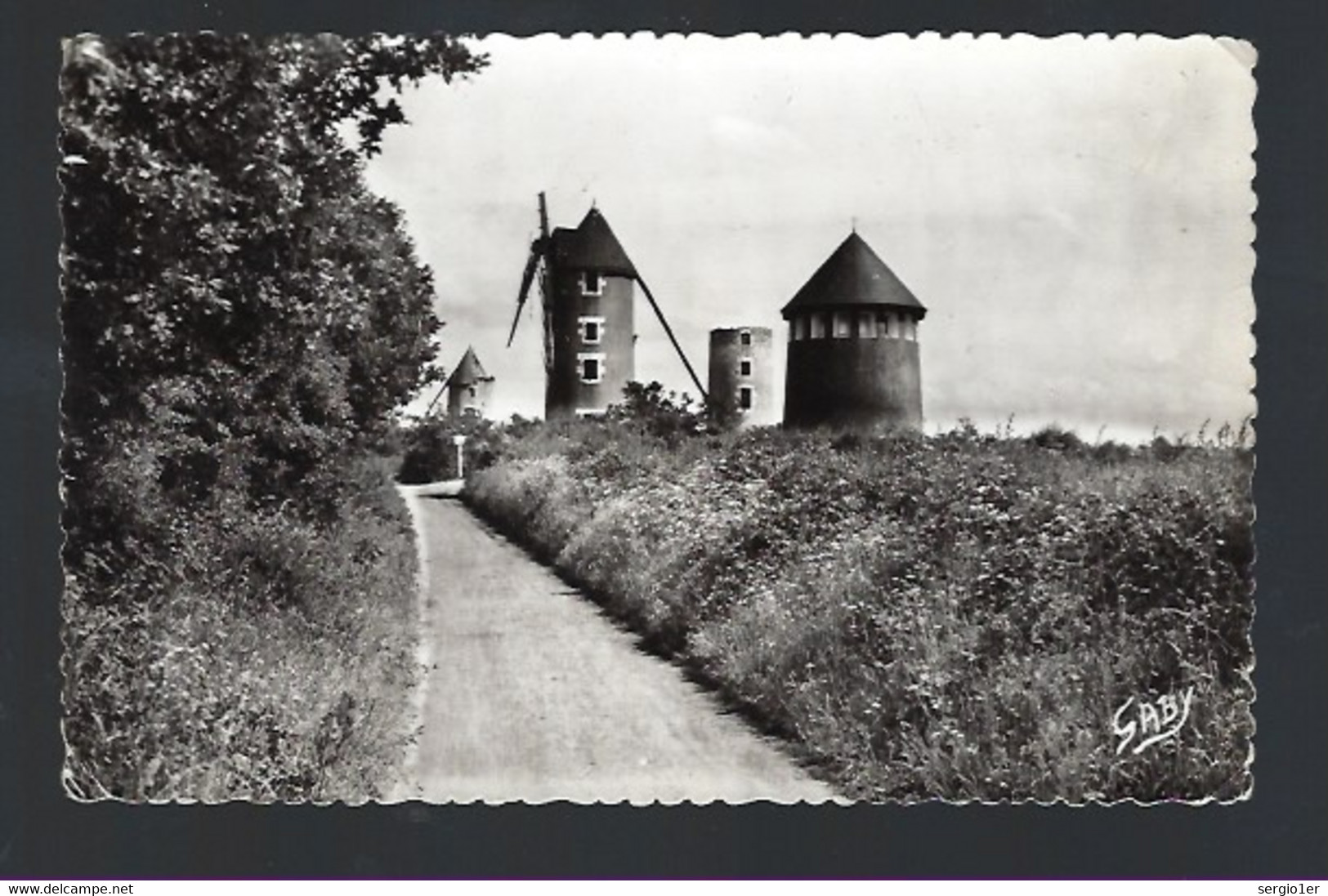 CPA   Vendée  85 :  Mouilleron En Parades  Propriété Du Marechal Delattre De Tassigny  Moulin Transformé En Oratoire - Mouilleron En Pareds