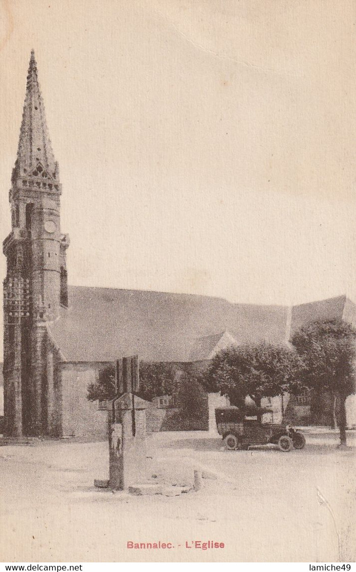 BANNALEC L EGLISE (voiture A Identifier) - Bannalec