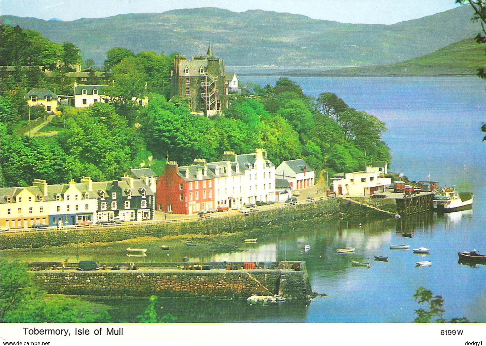 TOBERMORY, ISLE OF MULL, SCOTLAND. UNUSED POSTCARD Lg8 - Bute