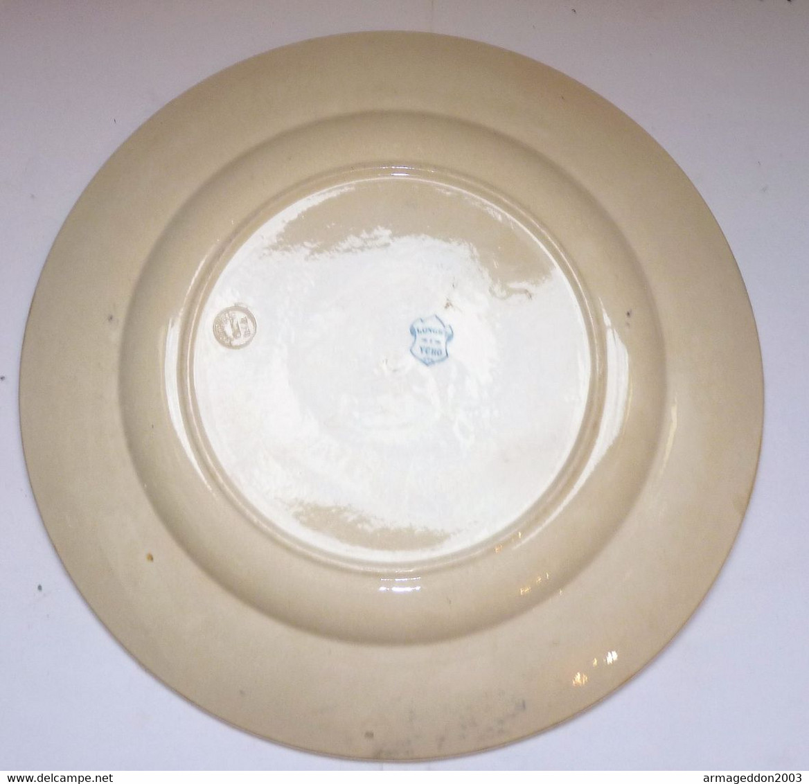 ANCIEN PLAT ROND LONGWY  Ycho Terre De Fer 31.5cm - Longwy (FRA)