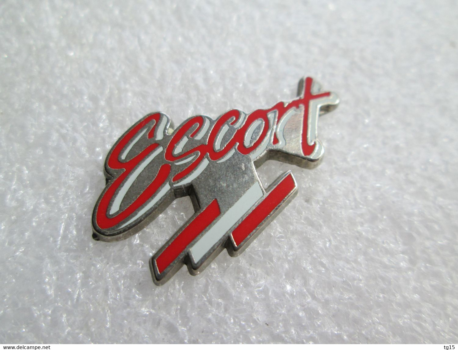 PIN'S    FORD  LOGO   ESCORT  Zamak - Ford