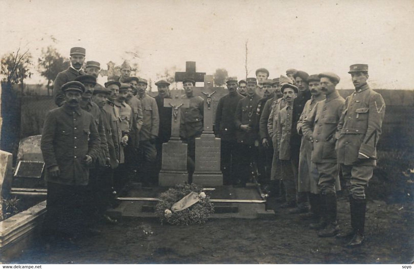 Real Photo Enterrement Militaire Guerre 1914 Romain Bonté Et Marcel Leparoux Regiment 142 Eme Beau Plan - Funérailles