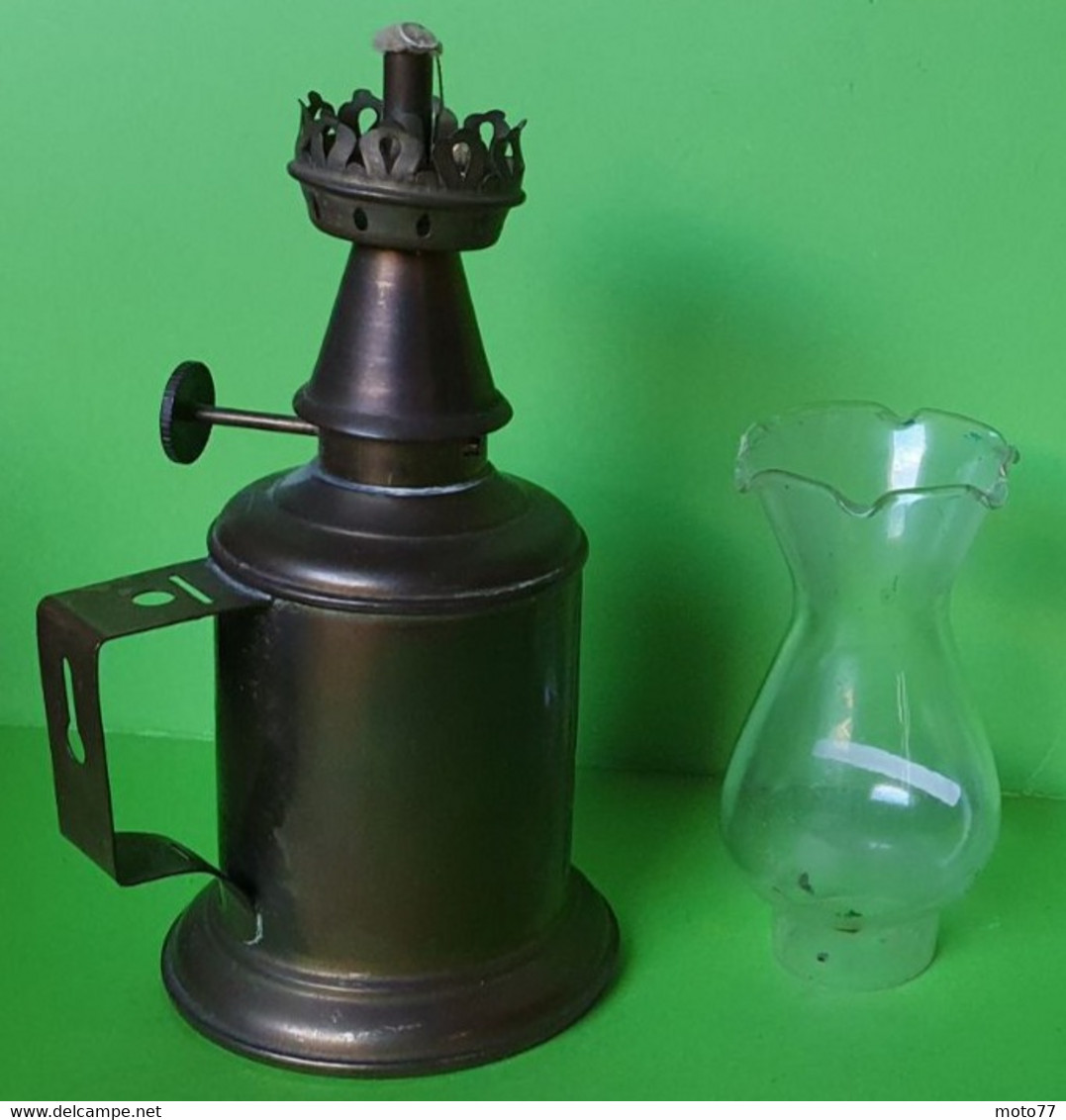 20/ Ancienne LAMPE à HUILE ABEILLE - Cuivre - Hauteur 25 Cm Et Verre D'origine 11x3.3 Cm Environ -Vers 1900 - Kandelaars, Kandelaars & Kandelaars