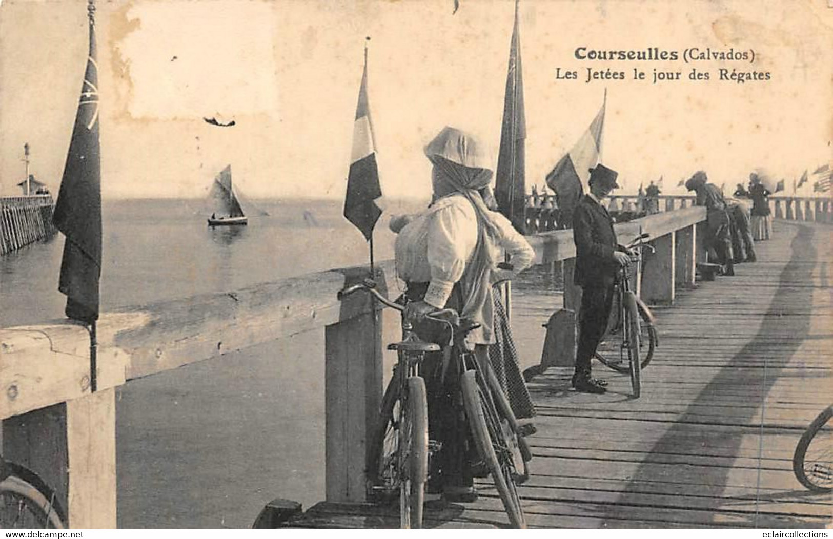 Courseulles Sur Mer       14      La Jetée; Le Jour Des Régates          (voir Scan) - Courseulles-sur-Mer