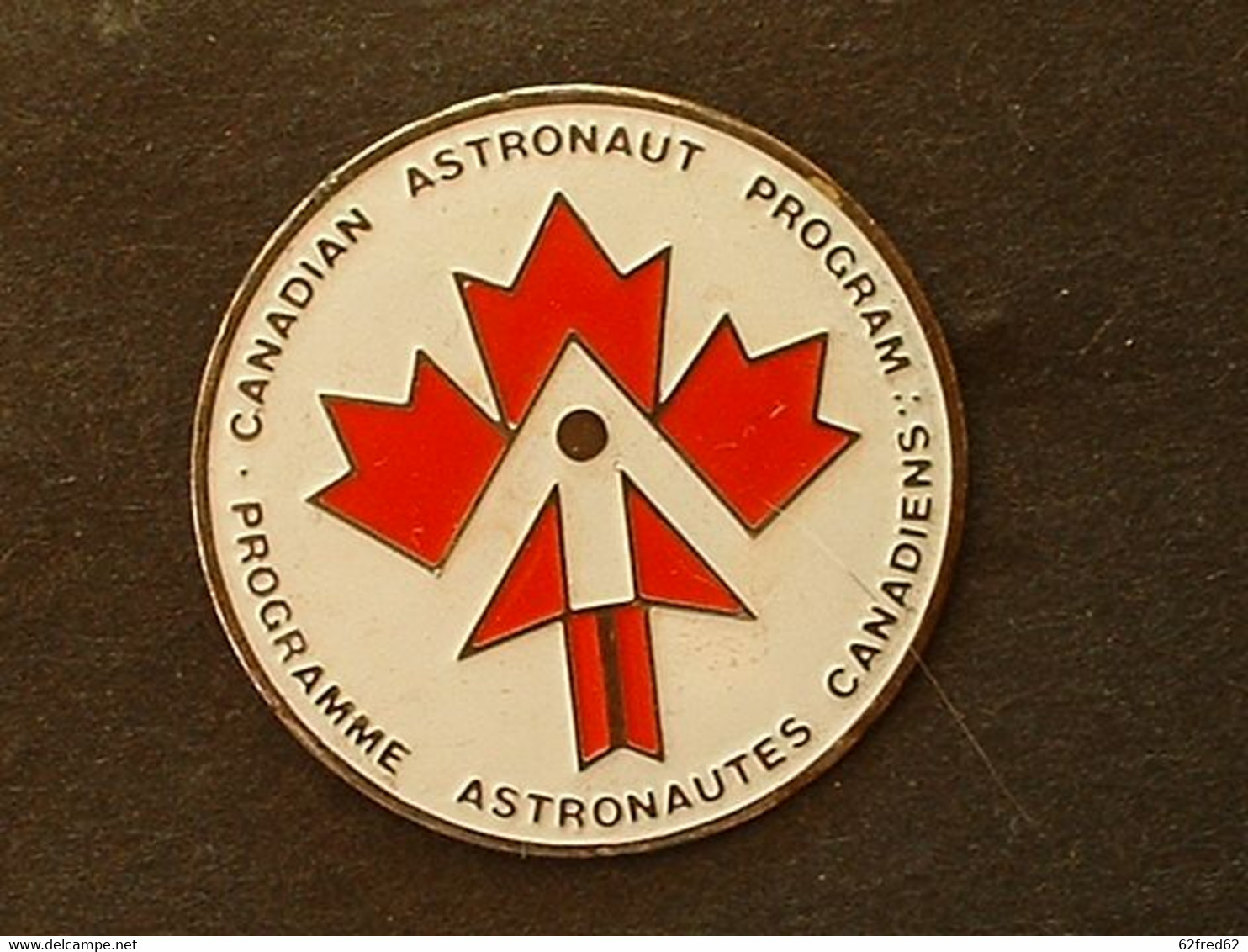 Pin's PROGRAMME ASTRONAUTES CANADIENS - Space