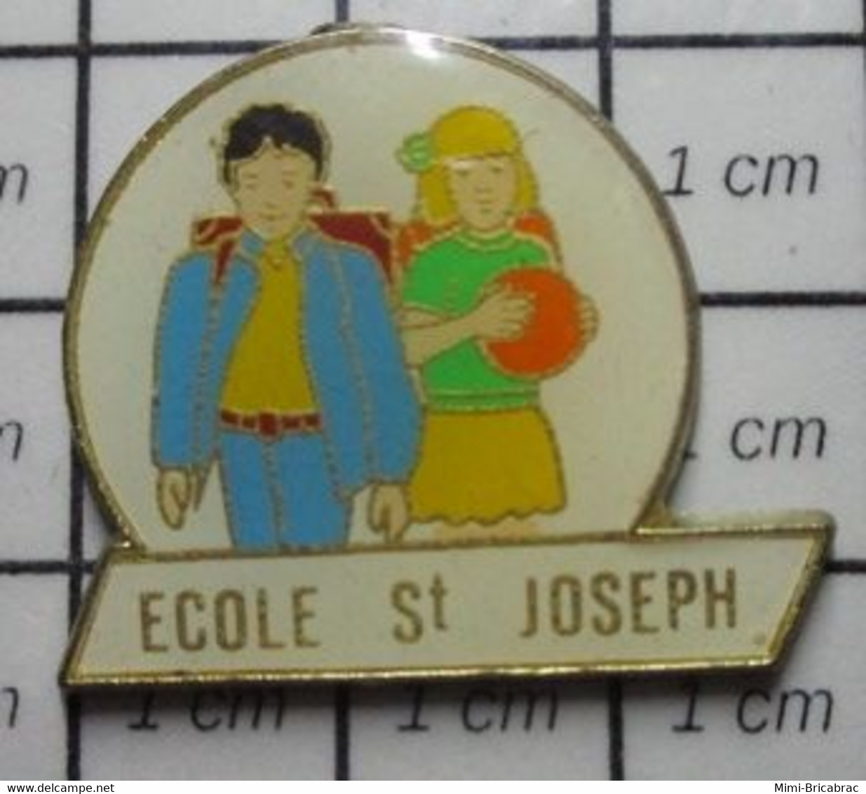 1922 Pin's Pins / Beau Et Rare / THEME : ADMINISTRATIONS / ECOLE ST JOSEPH ENFANTS ECOLIERS - Administrations