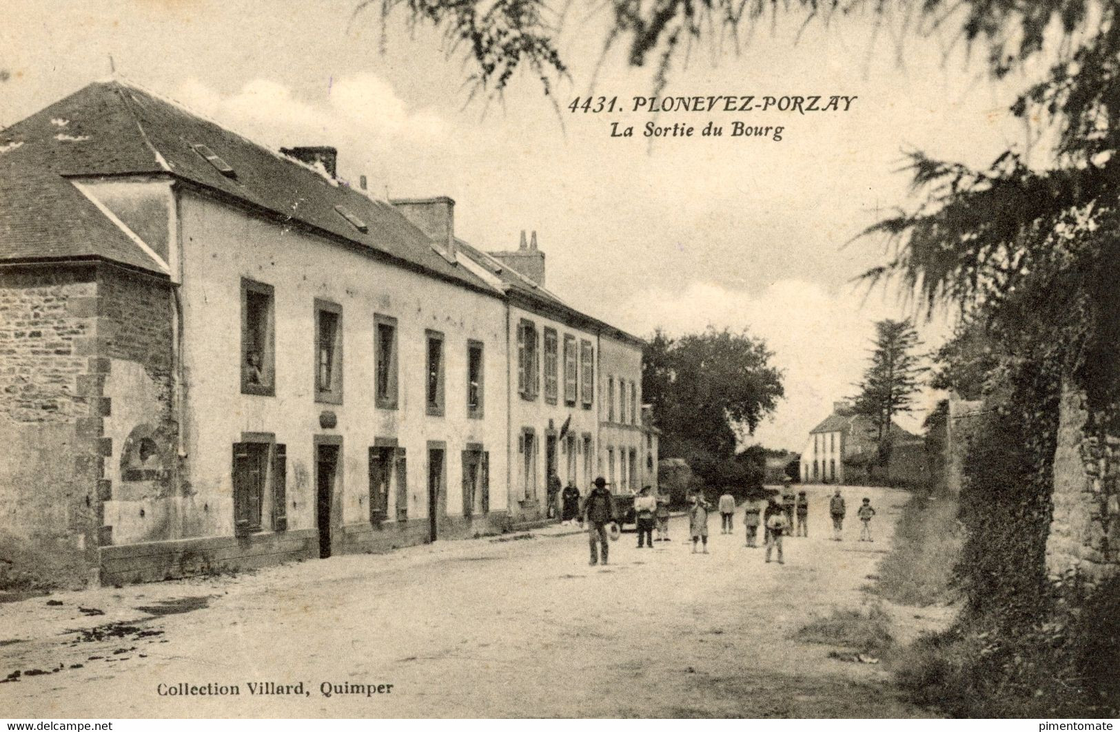 PLONEVEZ PORZAY LA SORTIE DU BOURG TABAC ENFANTS - Plonévez-Porzay