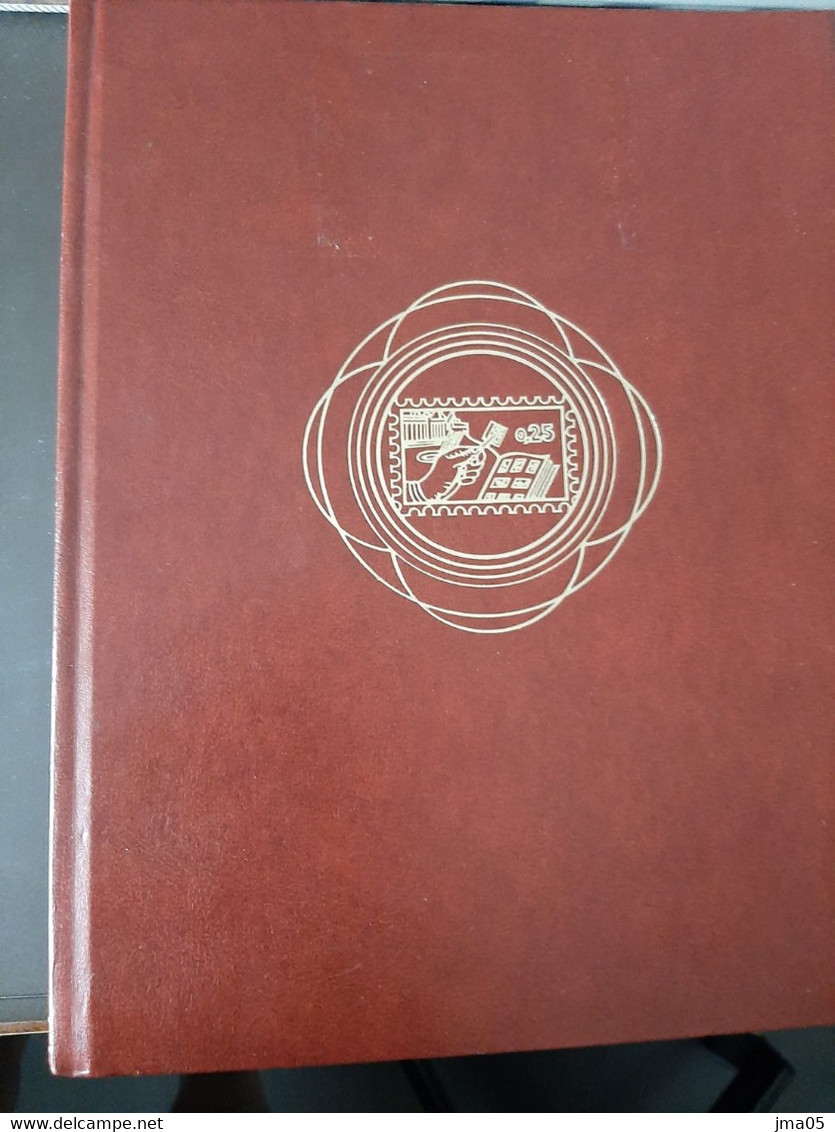 Bel Album De 700 Timbres De Grande Bretagne (04) - Collections
