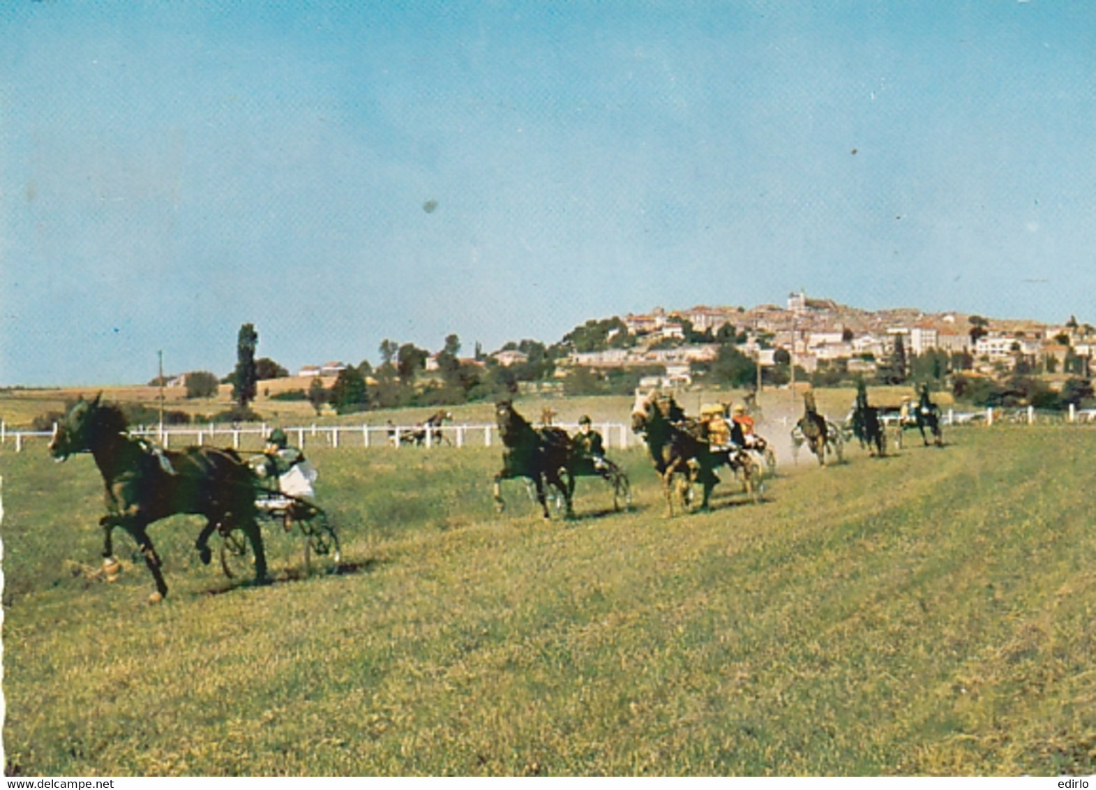 *** 47  ***  MONTFLANQUIN  Les Courses Hippiques Chevaux - Neuve TTB - Monflanquin