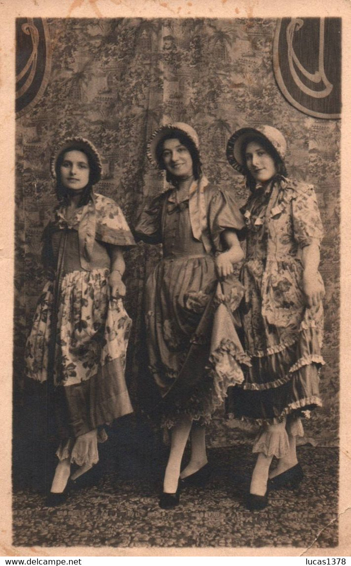 JOLIE CARTE PHOTO / 3 JEUNES FILLES DEGUISEES - Carnaval