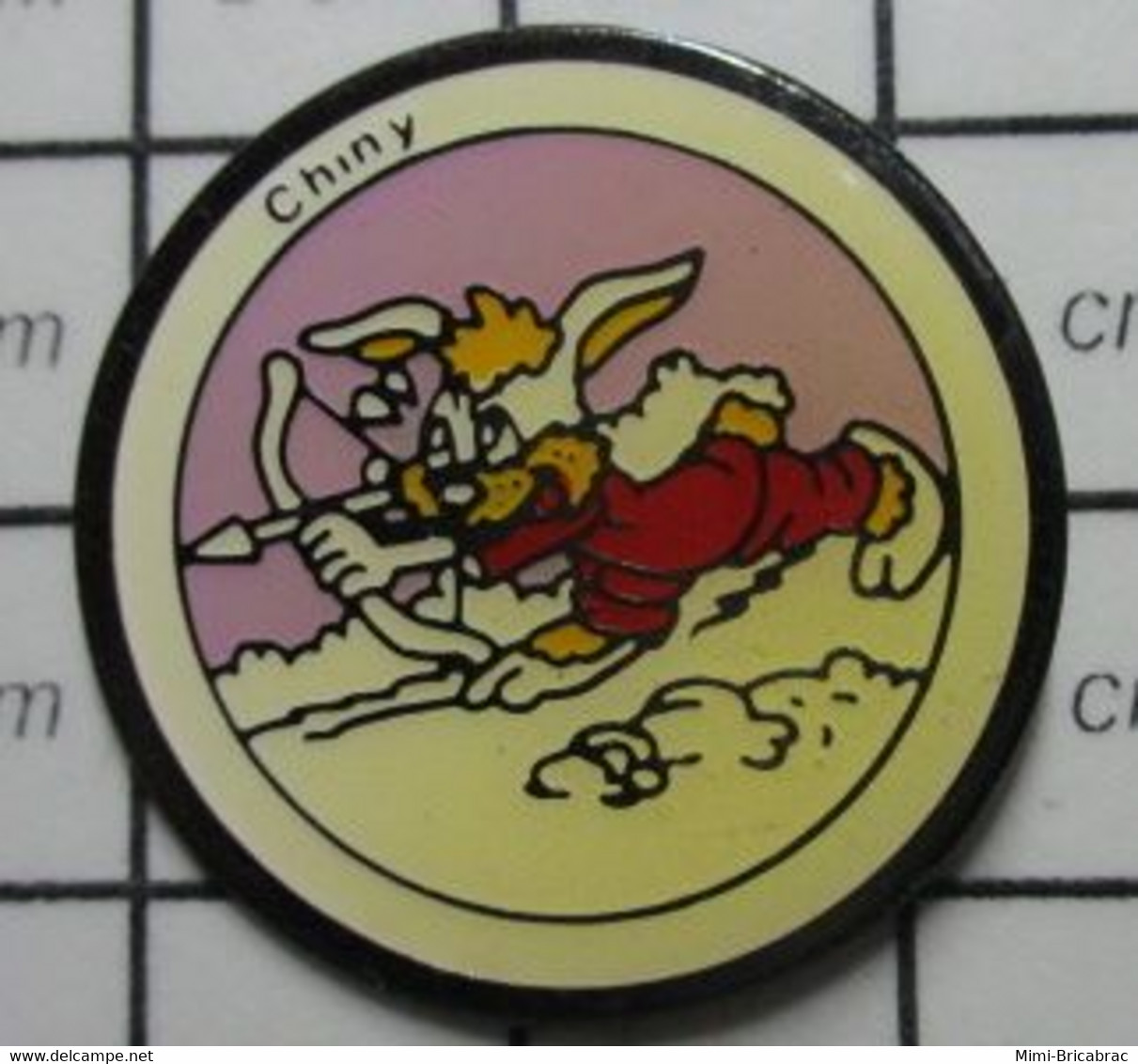 3119 Pin's Pins / Beau Et Rare / THEME : SPORTS / TIR A L'ARC CHINY LAPIN ARCHER - Tir à L'Arc