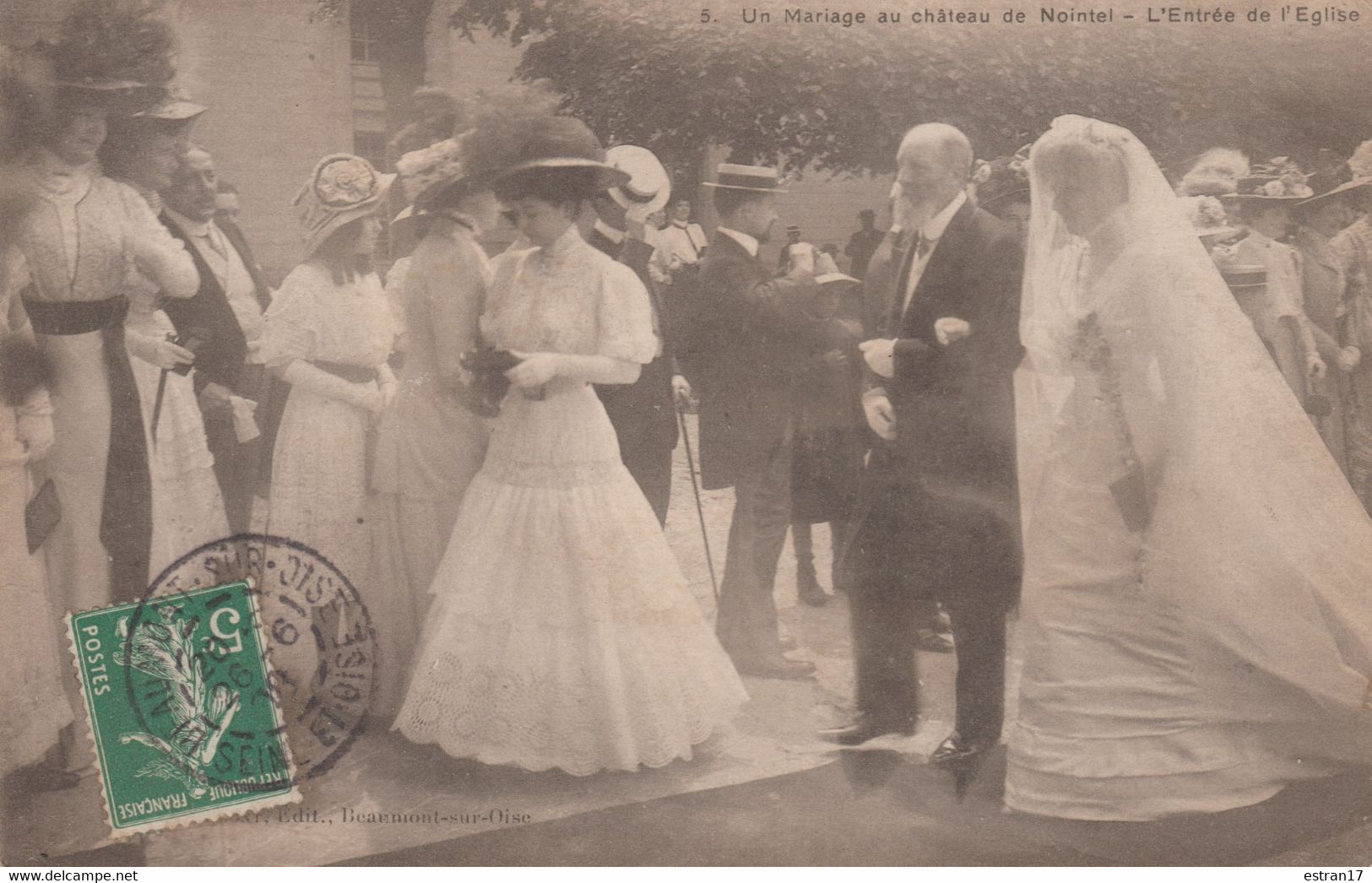 95 UN MARIAGE AU CHATEAUDE NOINTEL L'ENTEE DE L'EGLISE - Nointel