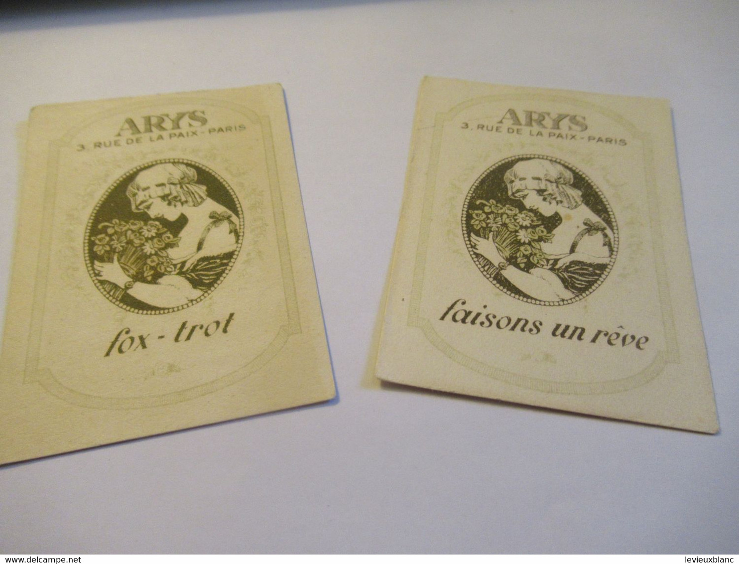 2 Petites Cartes Publicitaires Parfumées/ ARYS, 2 Rue De La Paix Paris/Fox-Trot/ Faisons Un Rêve/Vers 1920   PARF240 - Profumeria Antica (fino Al 1960)