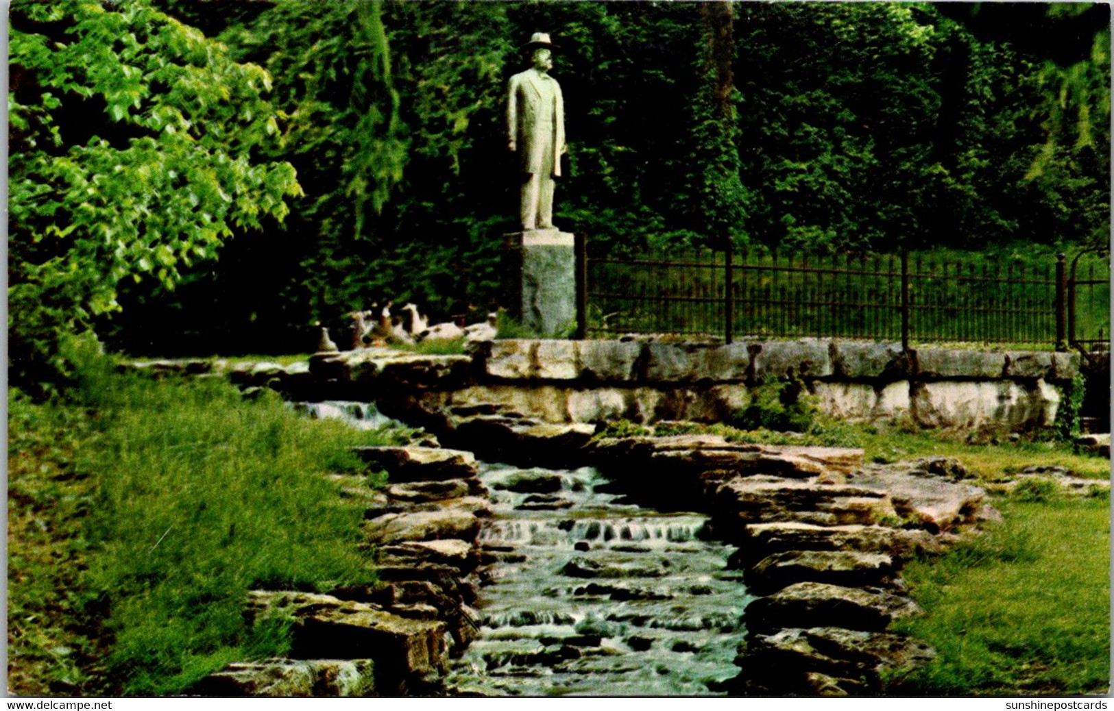 Tennessee Lynchburg Jach Daniel's Statue And Spring - Lynchburg