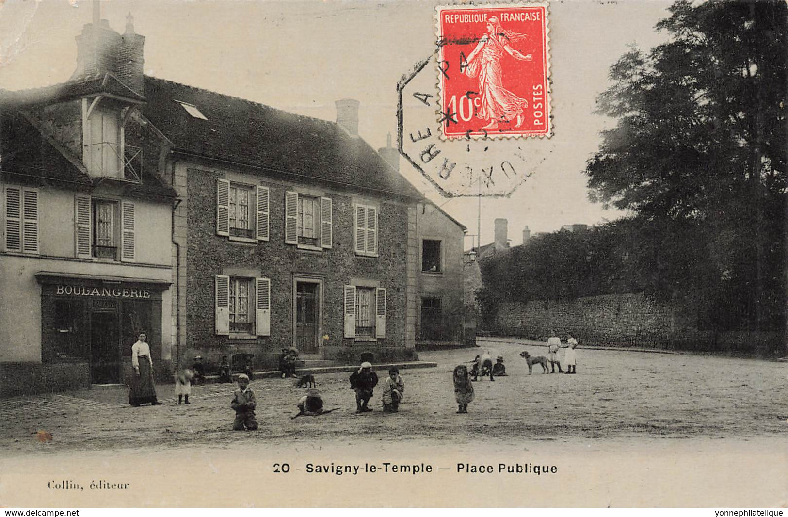 77 - SEINE ET MARNE - SAVIGNY-LE-TEMPS - Place Animée Devant Boulangerie - Superbe - 10553 - Savigny Le Temple
