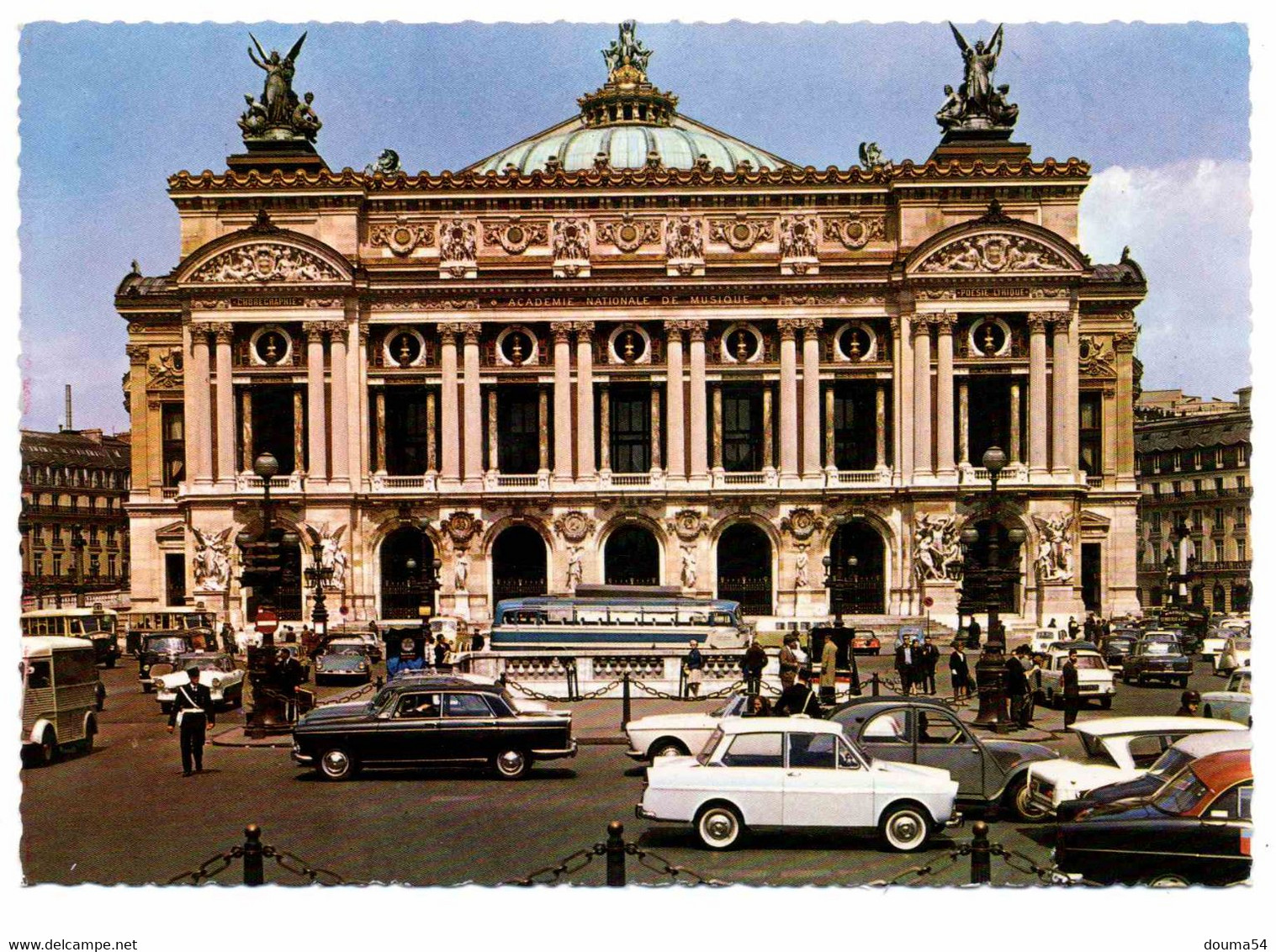 DAF, CITROEN 2 Cv, Ami 6, PEUGEOT 404, 404 Cabriolet, à Paris - Turismo