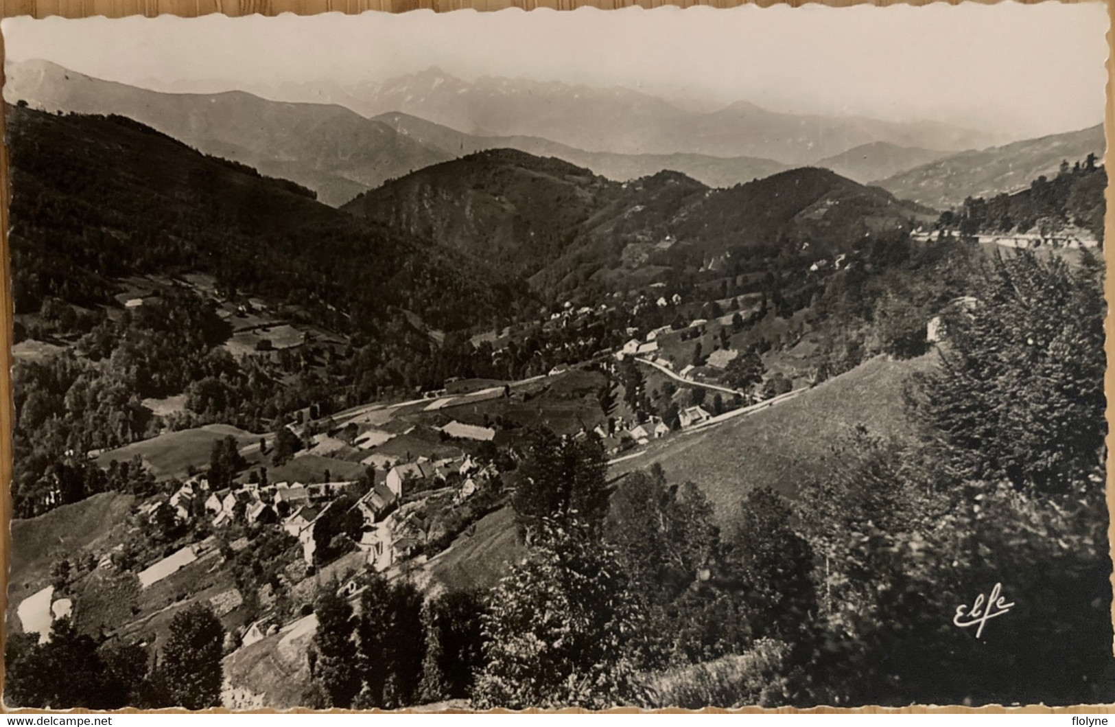 Massat - Vue Sur Le Village Et La Route Du Col De Port - Autres & Non Classés