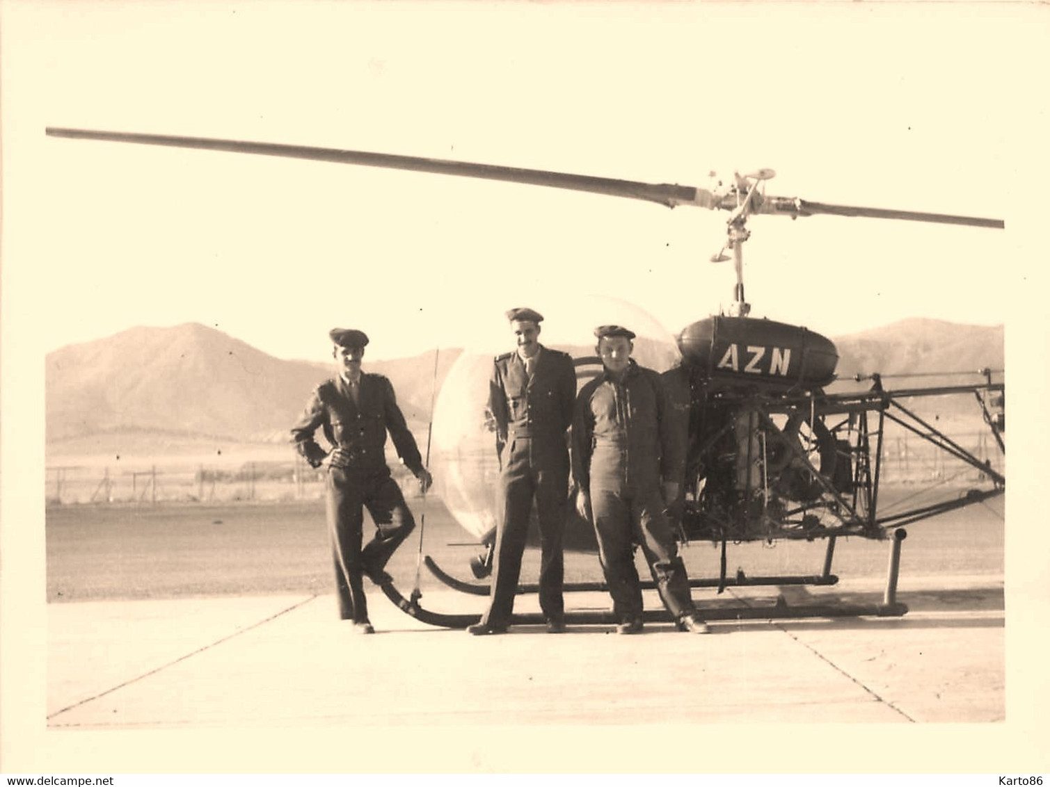 Aviation * Militaire Ou Tourisme * Aviateur Et Son Hélicoptère Marque Type Modèle ? * Photo Ancienne - Helikopters