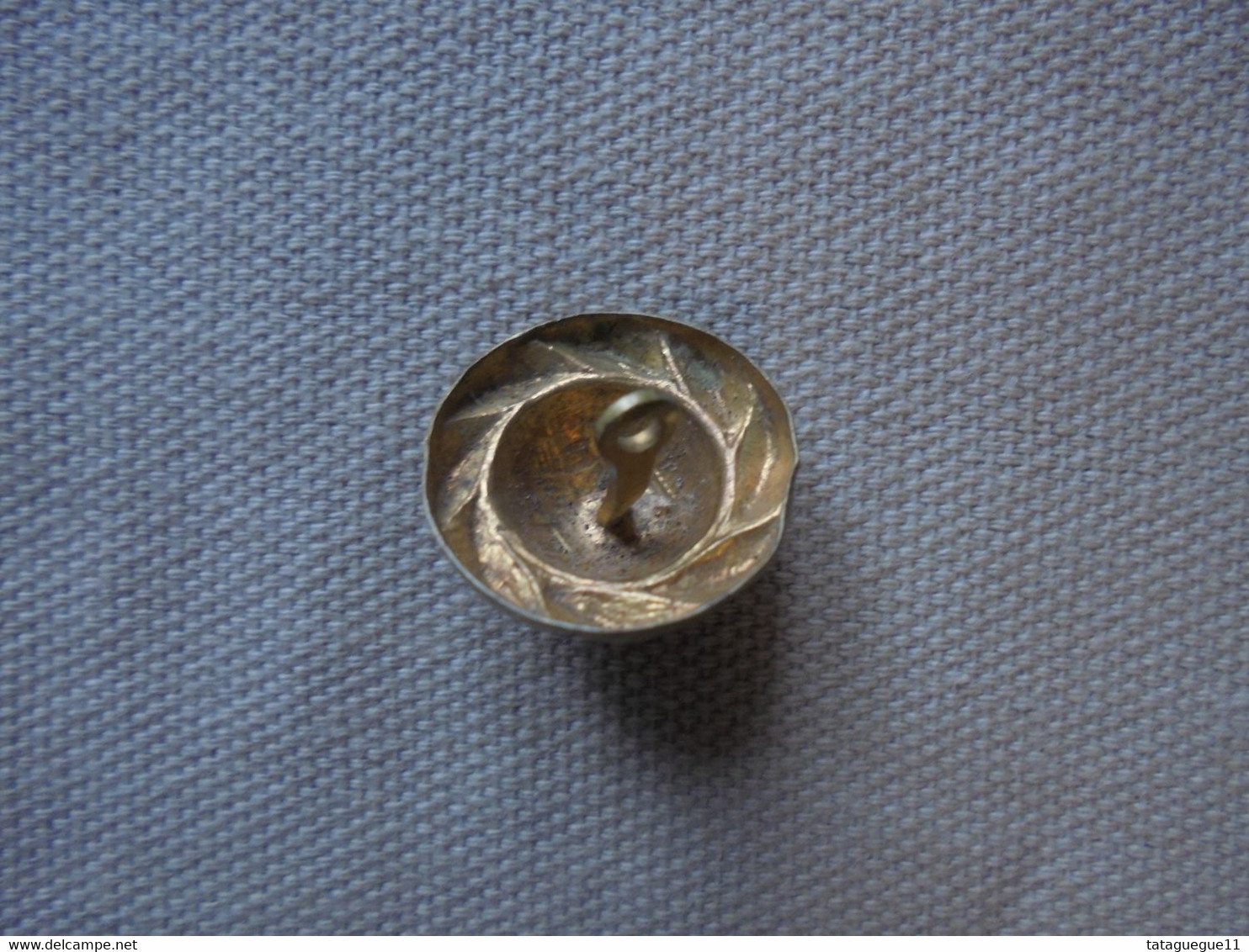 Ancien - 1 petit bouton cloche métal doré