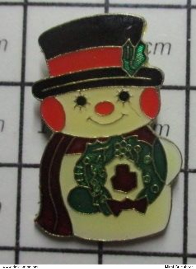 2122  Pin's Pins / Beau Et Rare / THEME : NOEL / BONHOMME DE NEIGE AVEC FEUILLES DE HOUX - Weihnachten