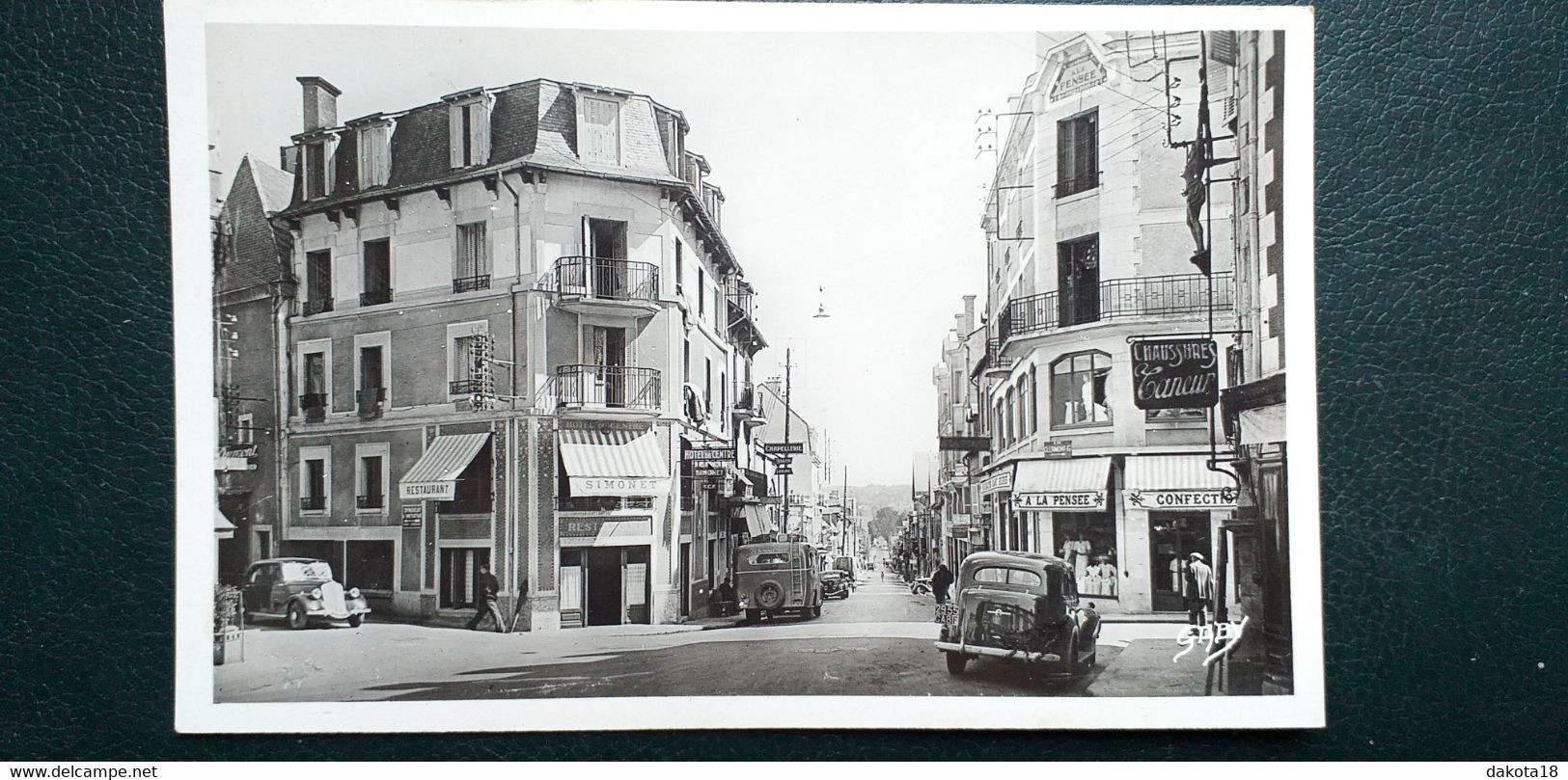 19 , Ussel ,l'avenue Carnot Et Ses Commerces - Ussel