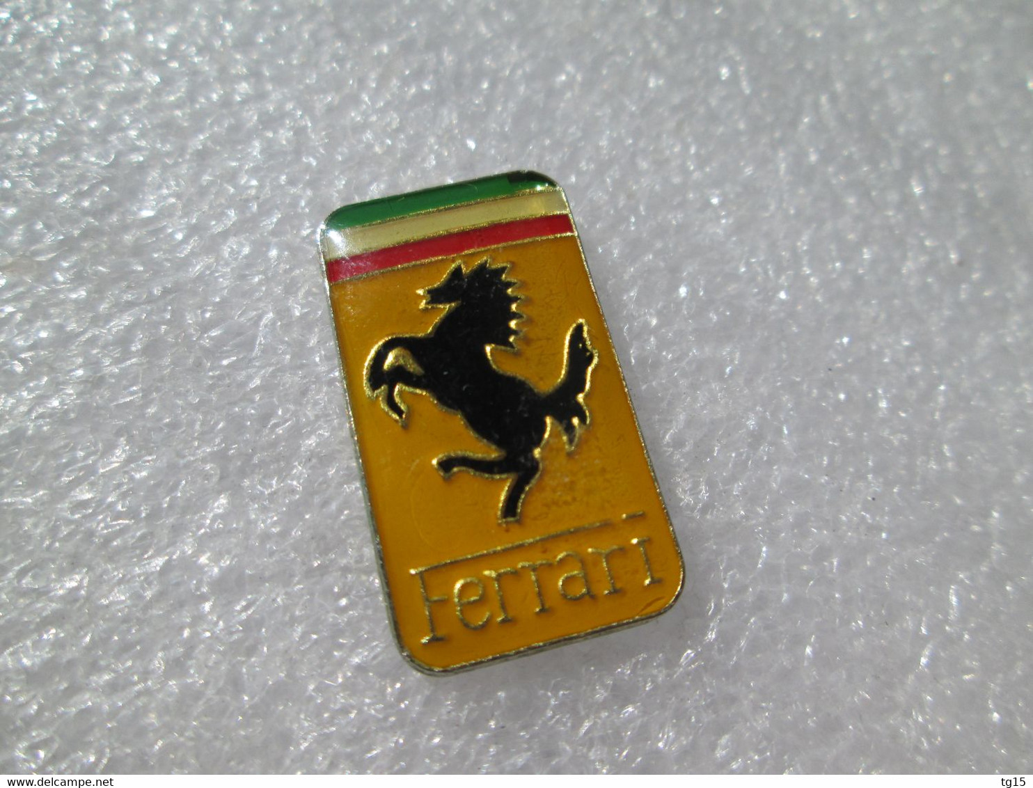 PIN'S   LOGO  FERRARI   26x14mm - Ferrari