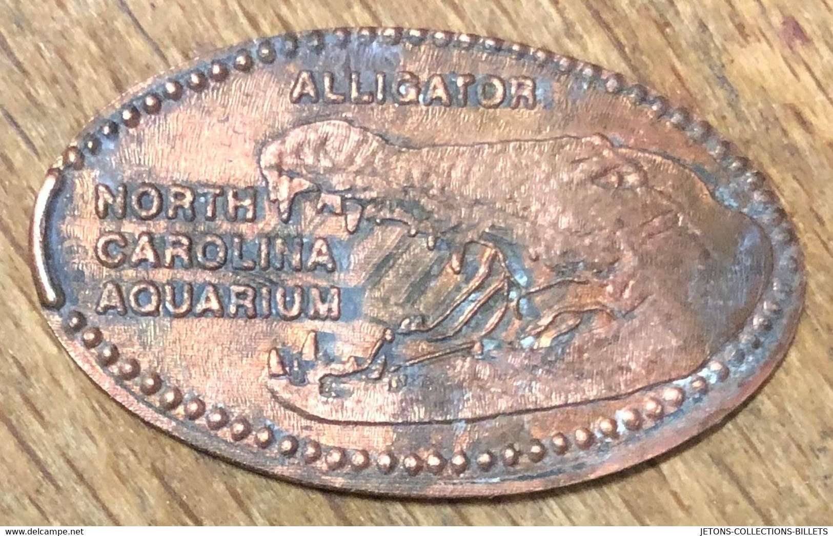 ÉTATS-UNIS USA NORTH CAROLINA AQUARIUMS ALLIGATOR PIÈCE ÉCRASÉE PENNY ELONGATED COIN MEDAILLE TOURISTIQUE MEDALS TOKENS - Monedas Elongadas (elongated Coins)