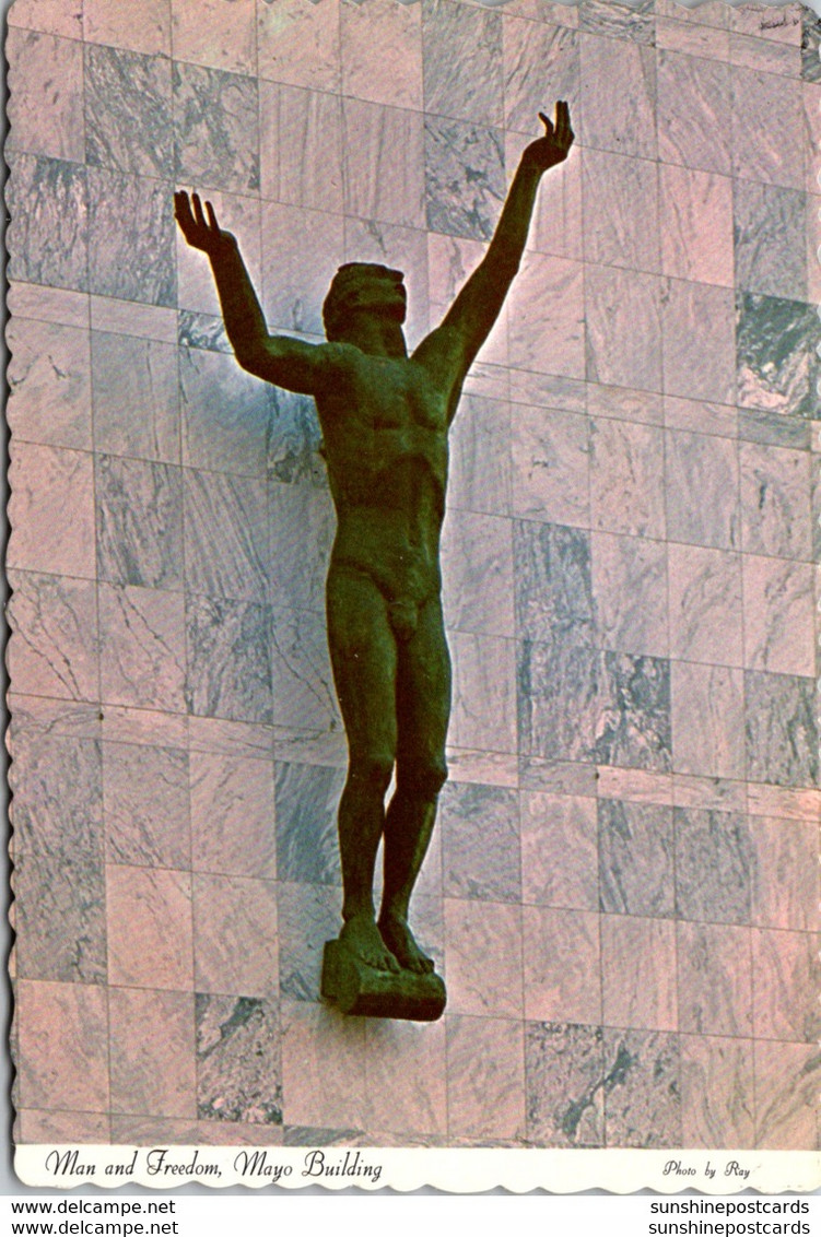 Minnesota Rochester The Mayo Clinic Building Man And Freedom Statue - Rochester